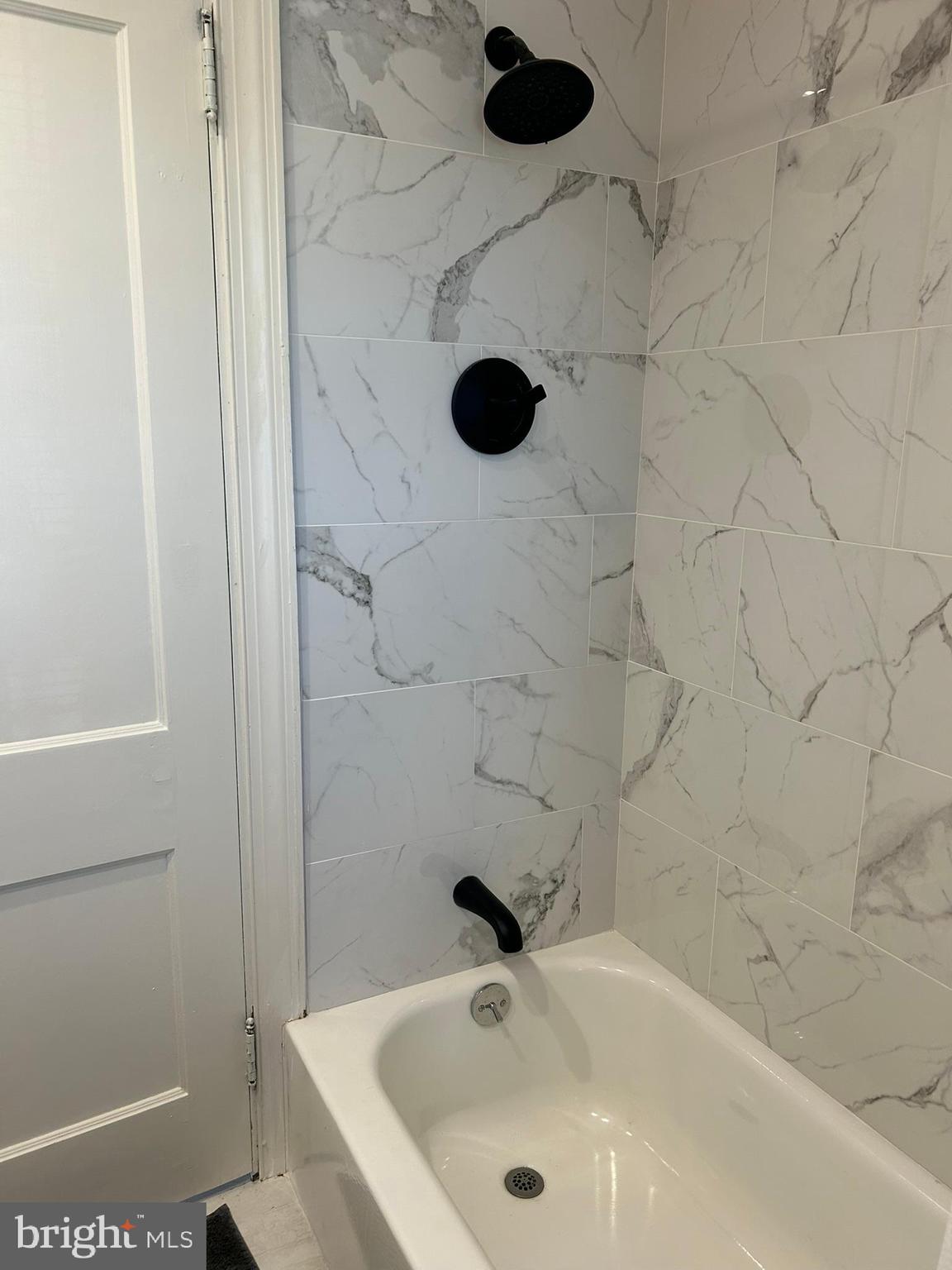 KING MANOR - Residential Lease