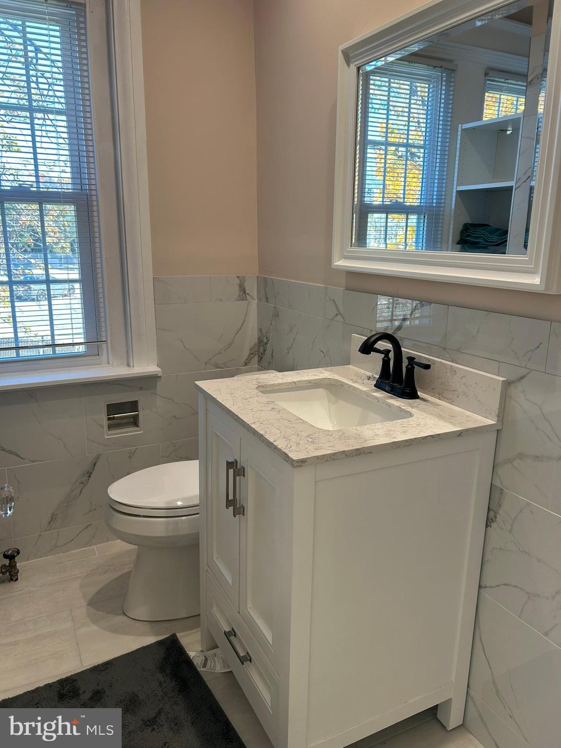 KING MANOR - Residential Lease