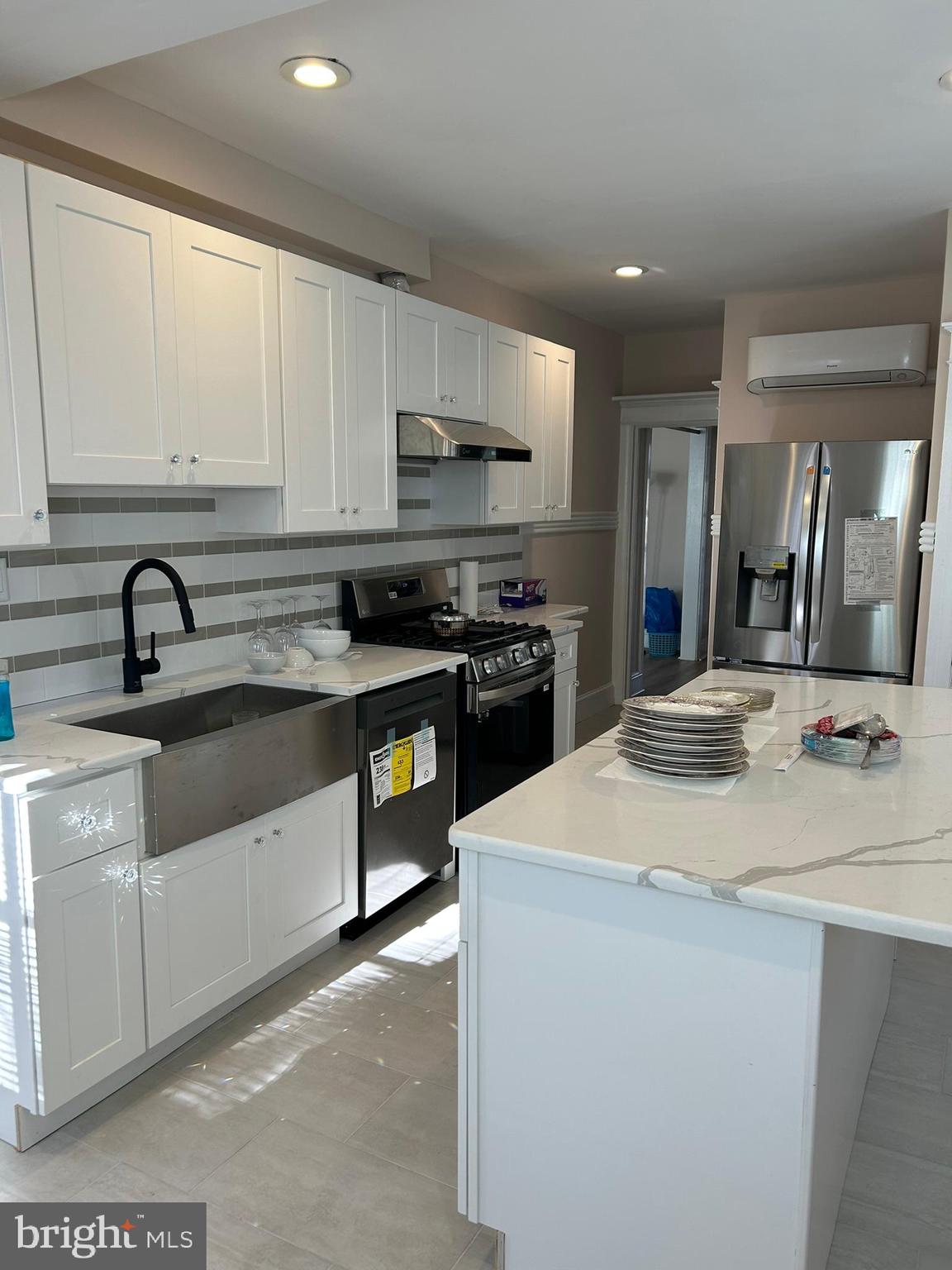 KING MANOR - Residential Lease