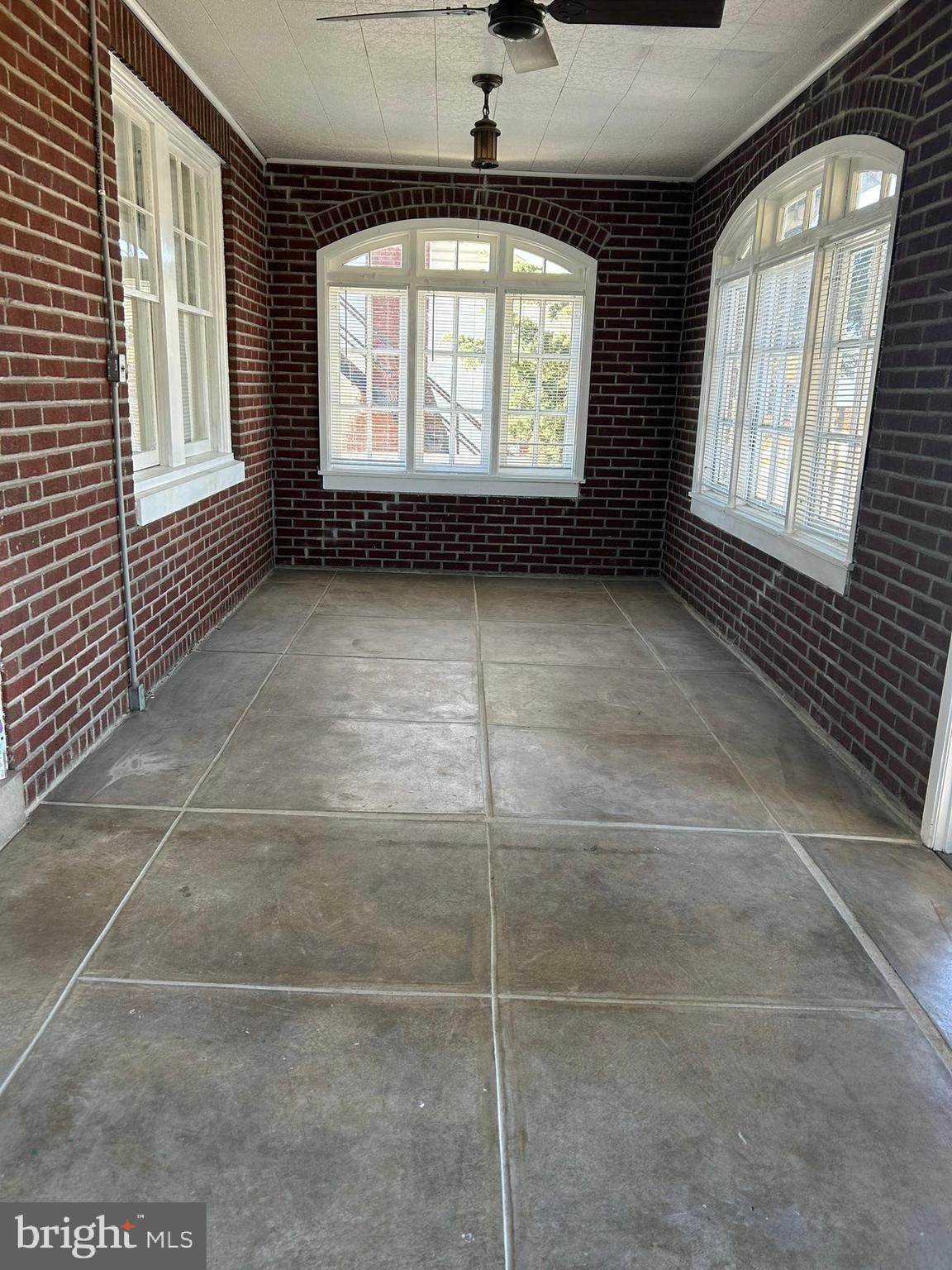 KING MANOR - Residential Lease