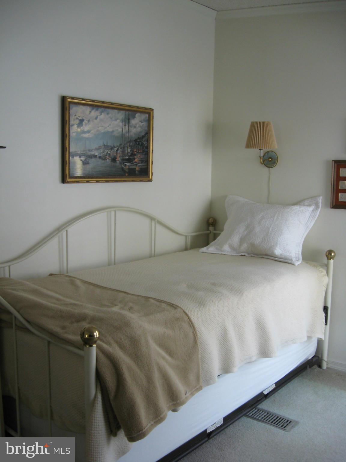 HILLANDALE HOMES - Residential