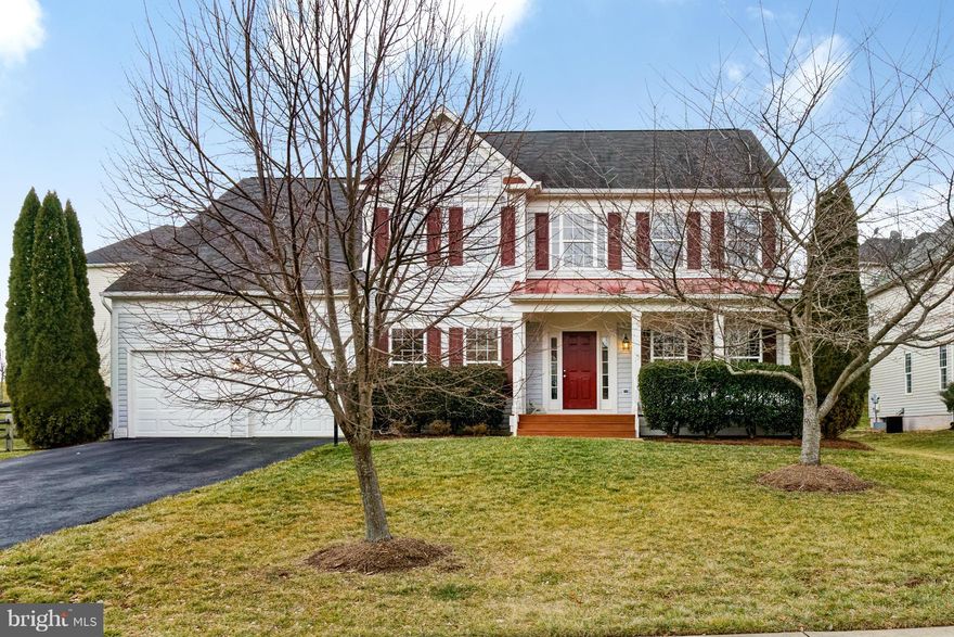 *THE FRT PORCH WELCOMES YOU TO THIS LOVELY UPDATED 1 OWNER HOME*A WIDE 2 STRY FOYER BRINGS YOU TO THE SUNKEN FM RM WHICH WILL ENFOLD YOU & YOUR GUESTS W/ITS WRM FP*LIGHT COMES FROM ALL THE TALL WDWS*GREAT SIGHT LINES ALLOW YOU TO ENTERTAIN & BE SEEN*MAIN LVL BDR W/ATT FBATH*BRAND NEW PAINT INCL ALL TRIM*CUSTOM SHELVING IN THE LR WILL HOLD ALL OF YOUR FAV BKS*MBDR IS A HAVEN W/SIT RM & SPA*A TREAT!