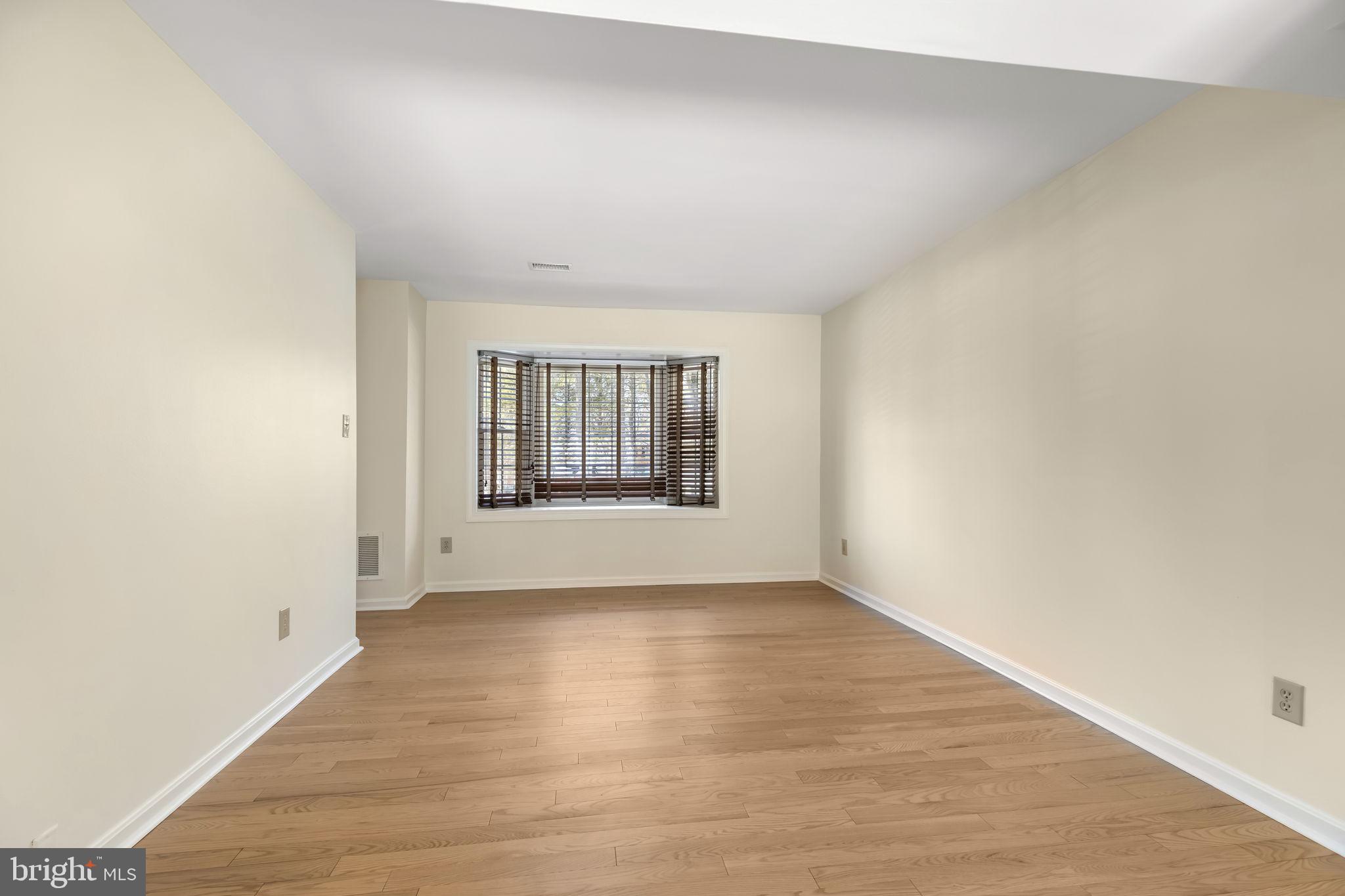 NEWINGTON STATION - Residential