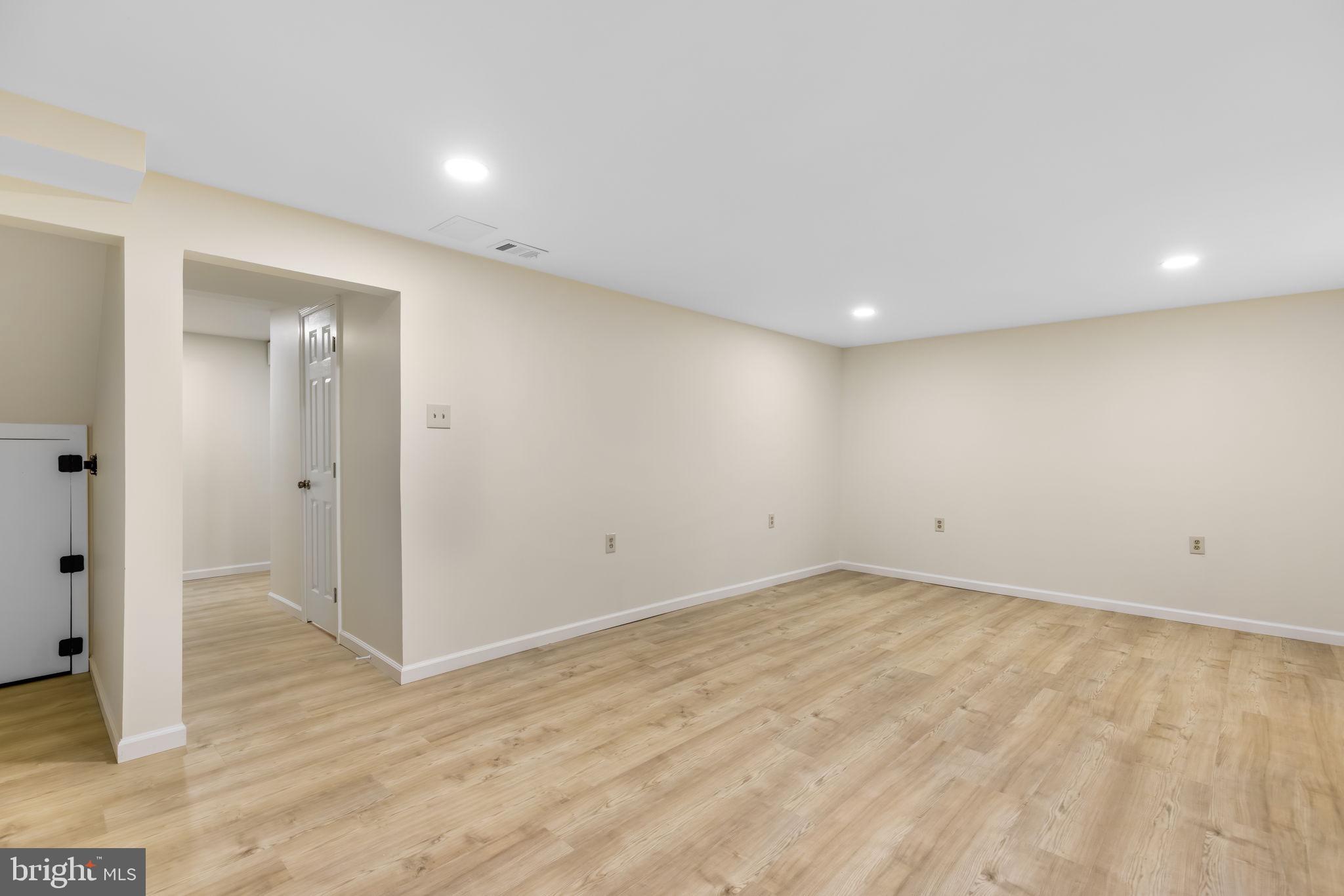 NEWINGTON STATION - Residential