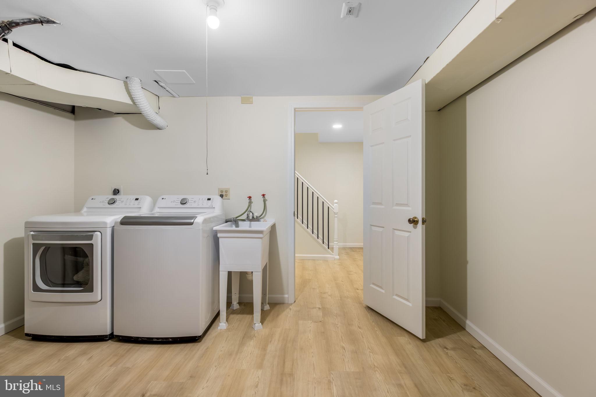 NEWINGTON STATION - Residential