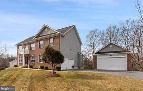 Photo of 7800 Lusbys Turn, BRANDYWINE, MD 20613 (MLS # MDPG2189362)