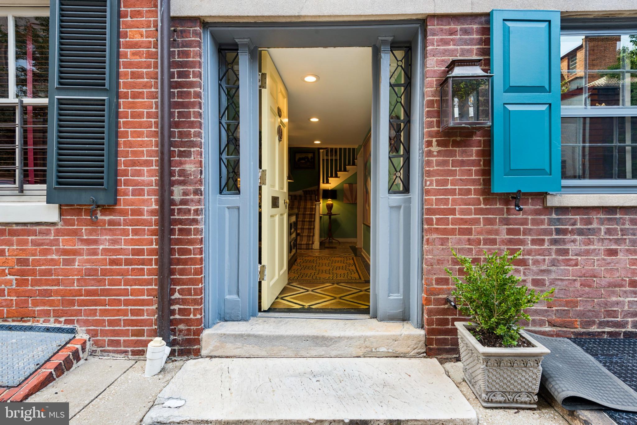 12 W HAMILTON STREET