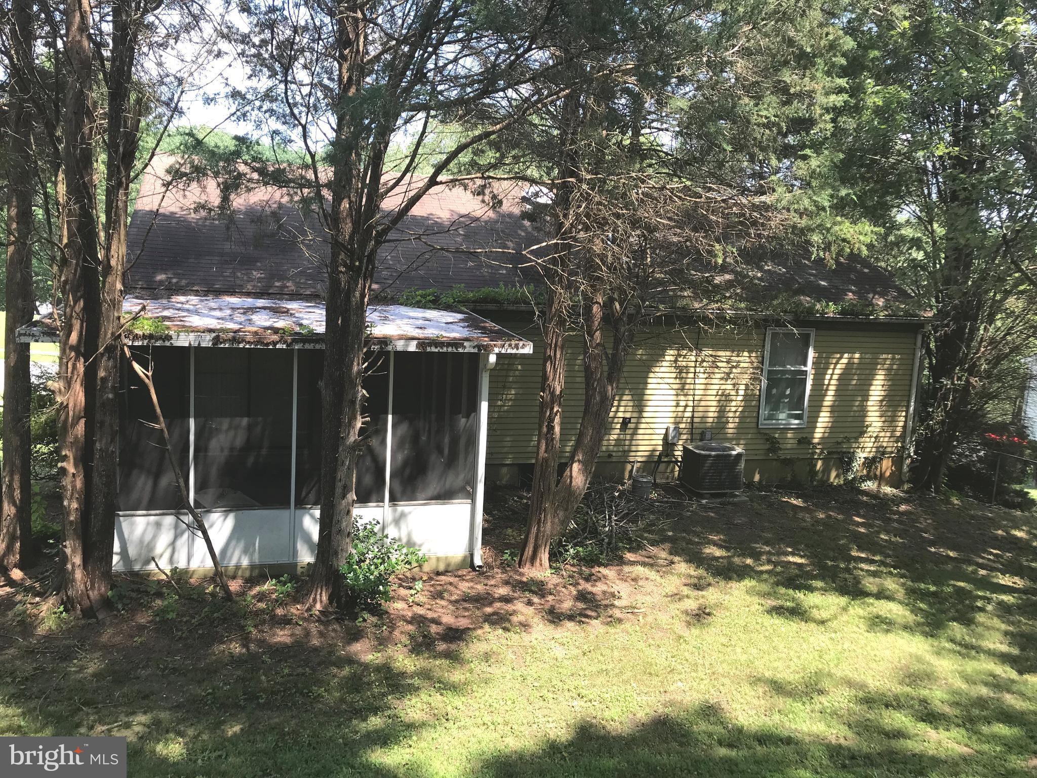 CLINTON WOODS - Residential