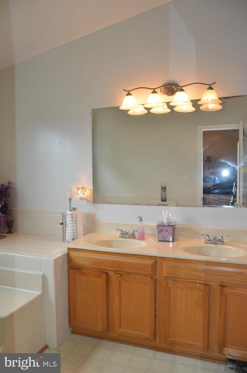 RIVER OAKS - Residential