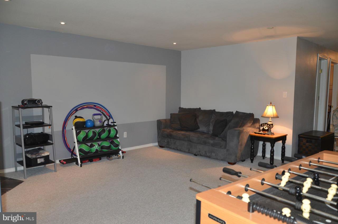 RIVER OAKS - Residential