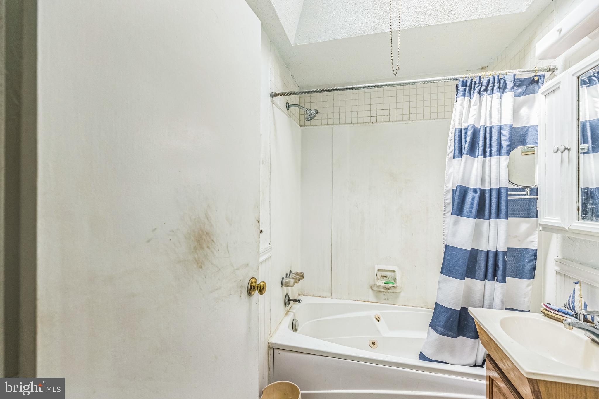 LAWNCREST - Residential