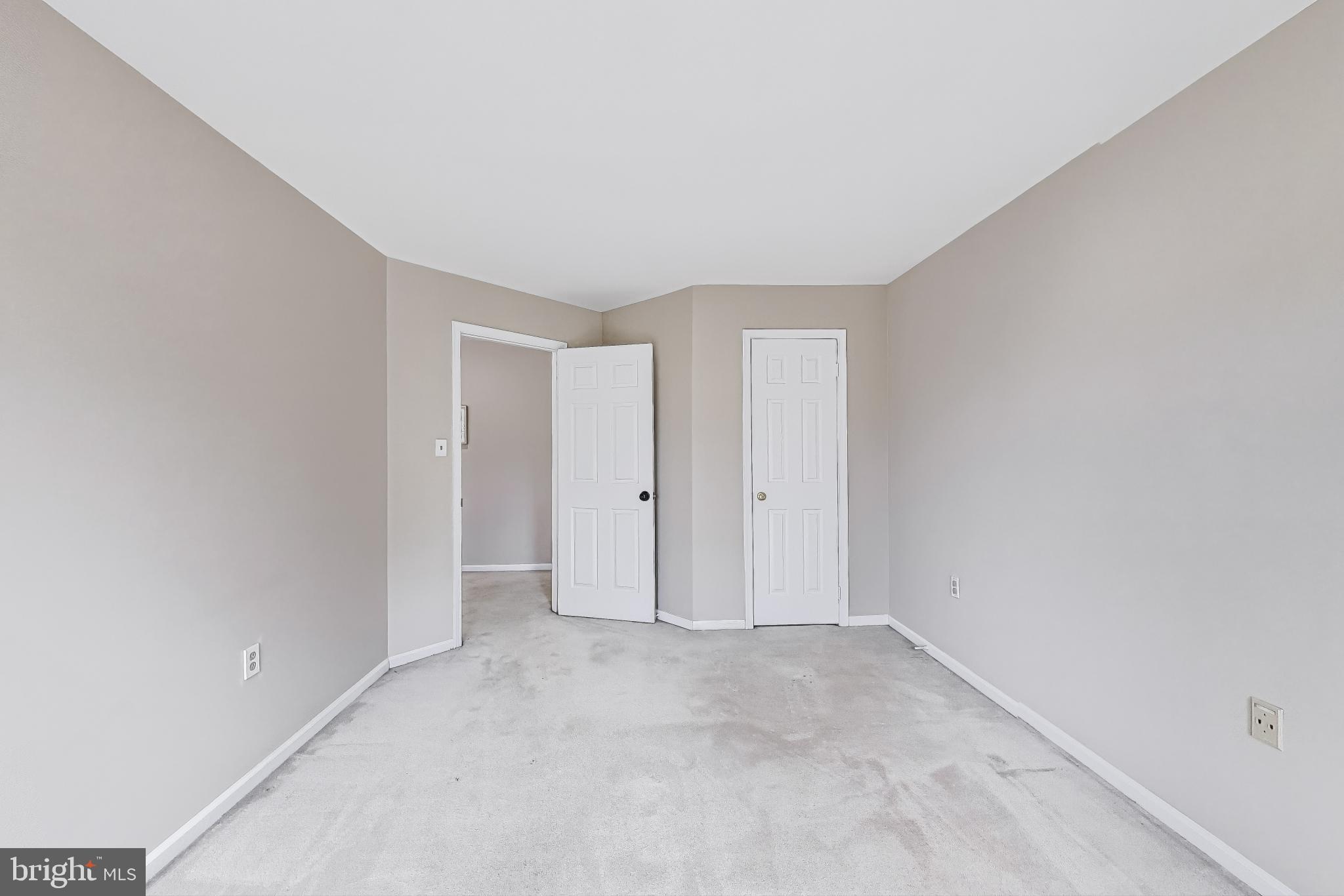 WASHINGTONIAN WOODS - Residential