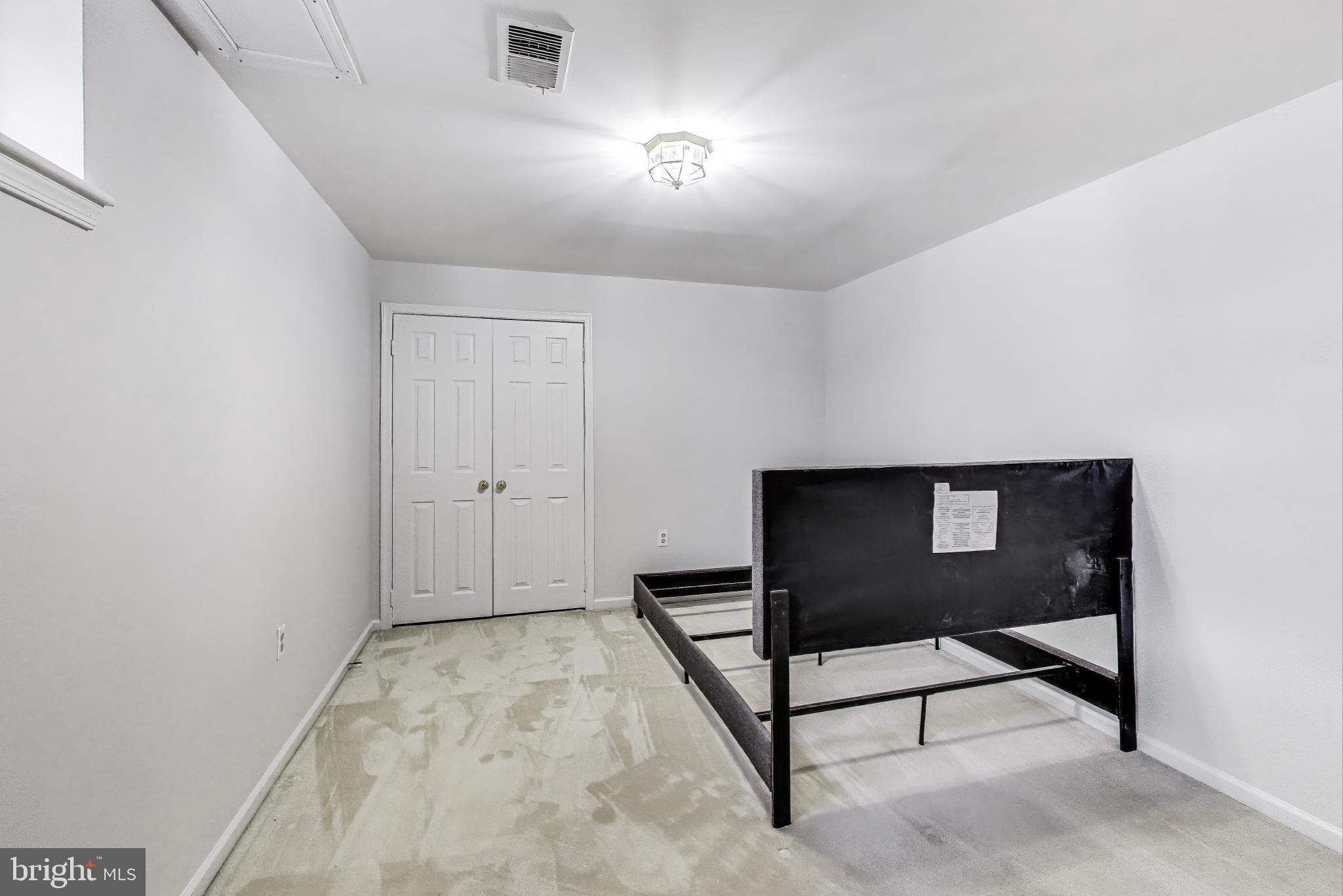 WASHINGTONIAN WOODS - Residential