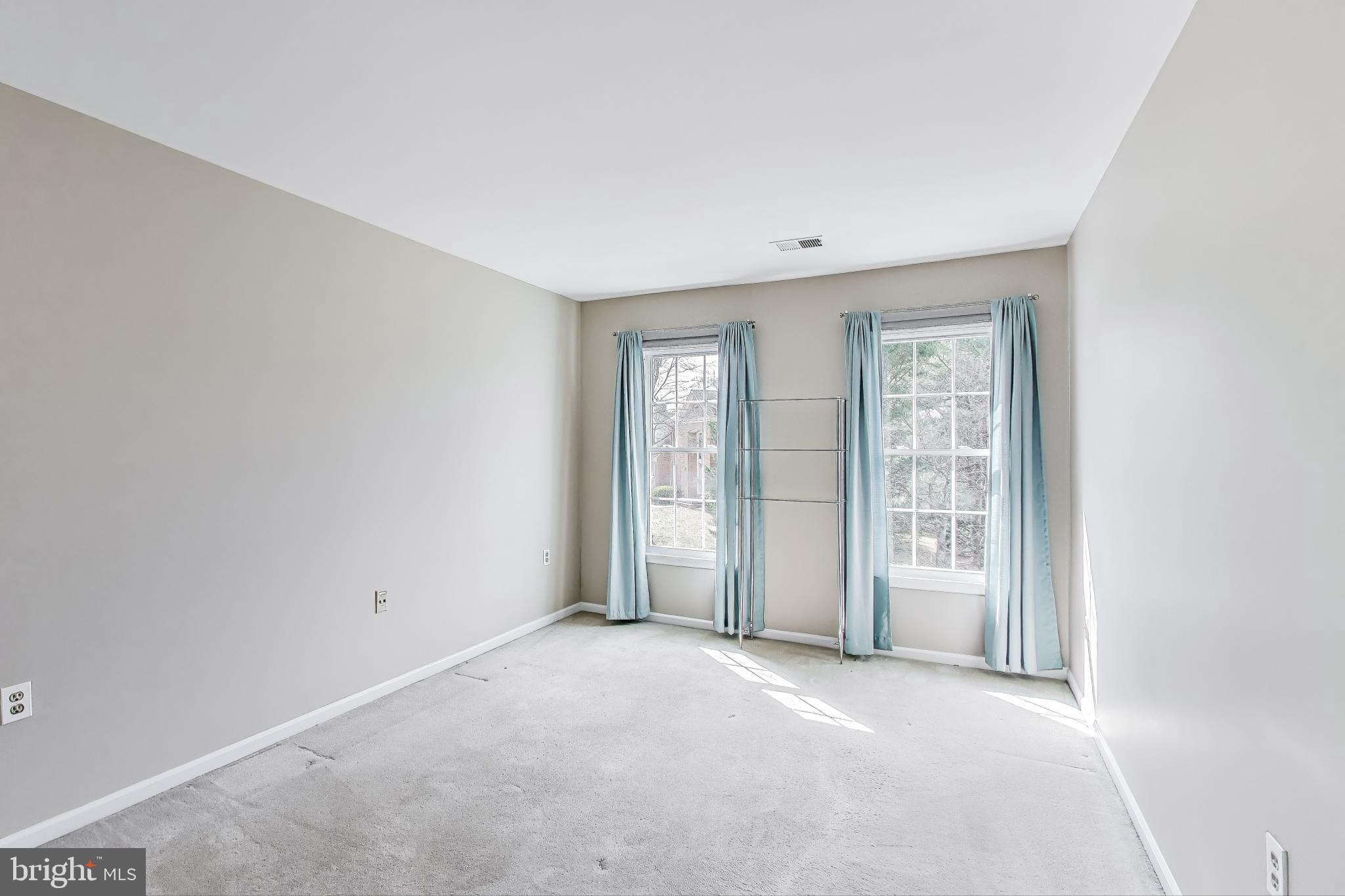 WASHINGTONIAN WOODS - Residential