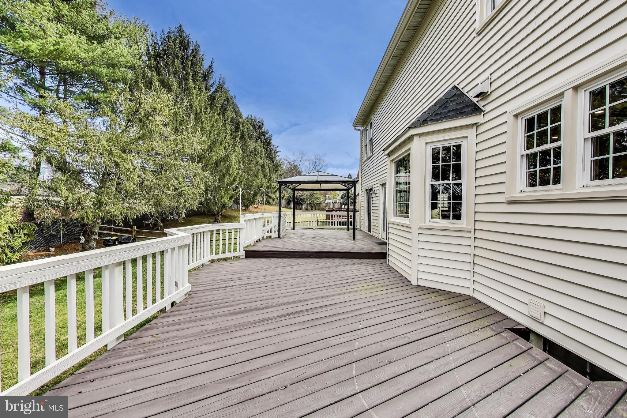 WASHINGTONIAN WOODS - Residential