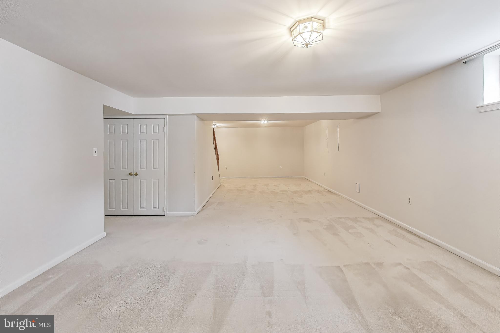 WASHINGTONIAN WOODS - Residential