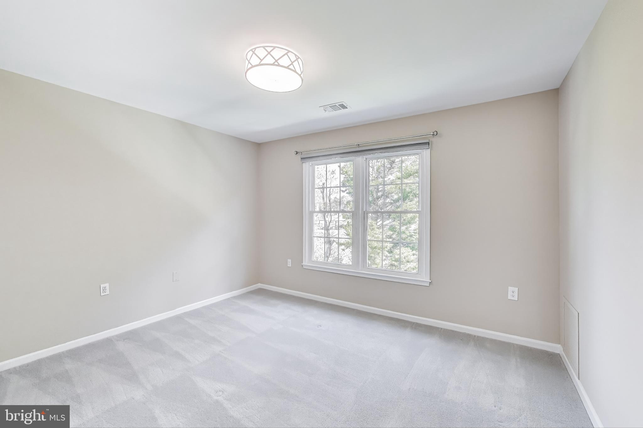 WASHINGTONIAN WOODS - Residential