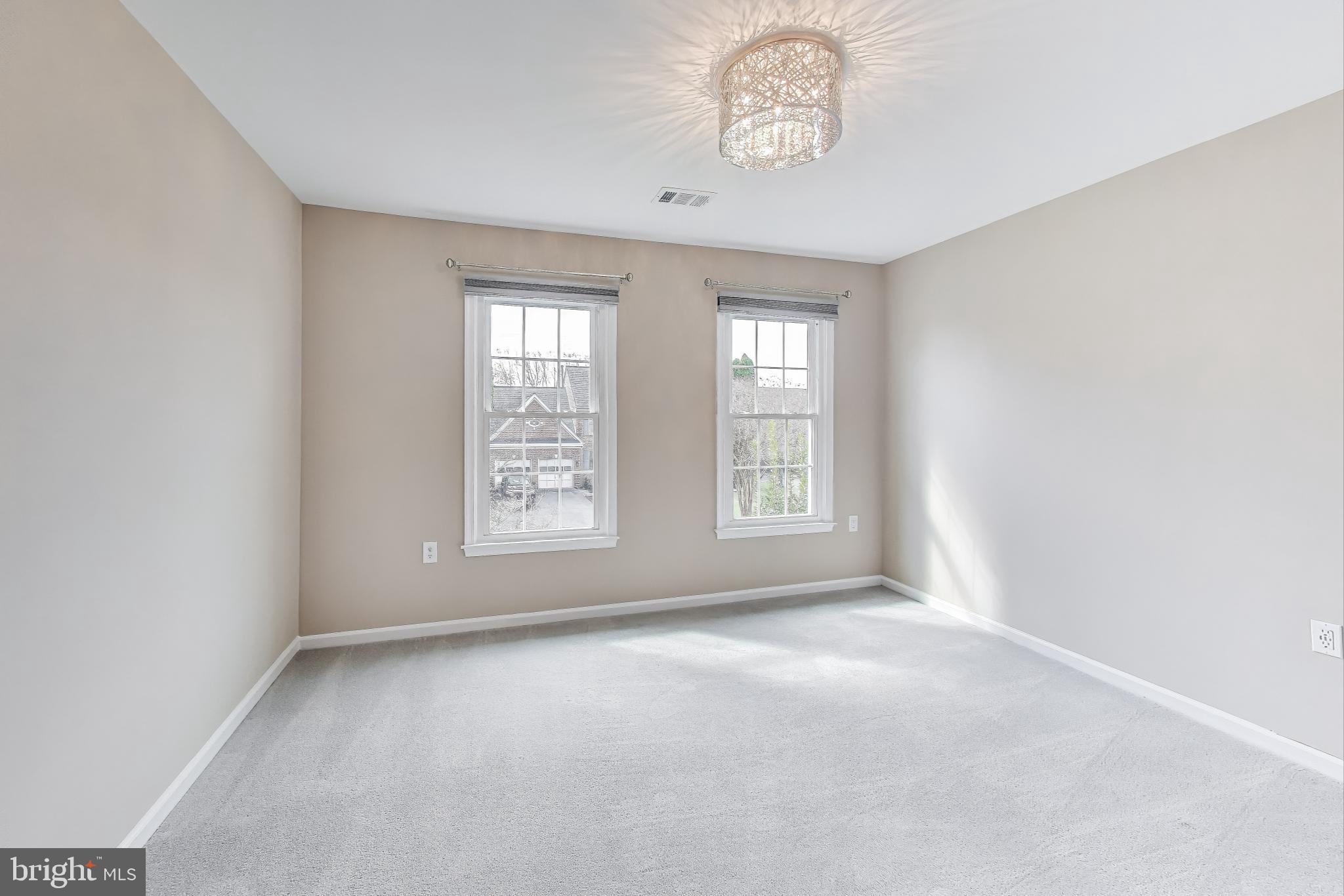 WASHINGTONIAN WOODS - Residential