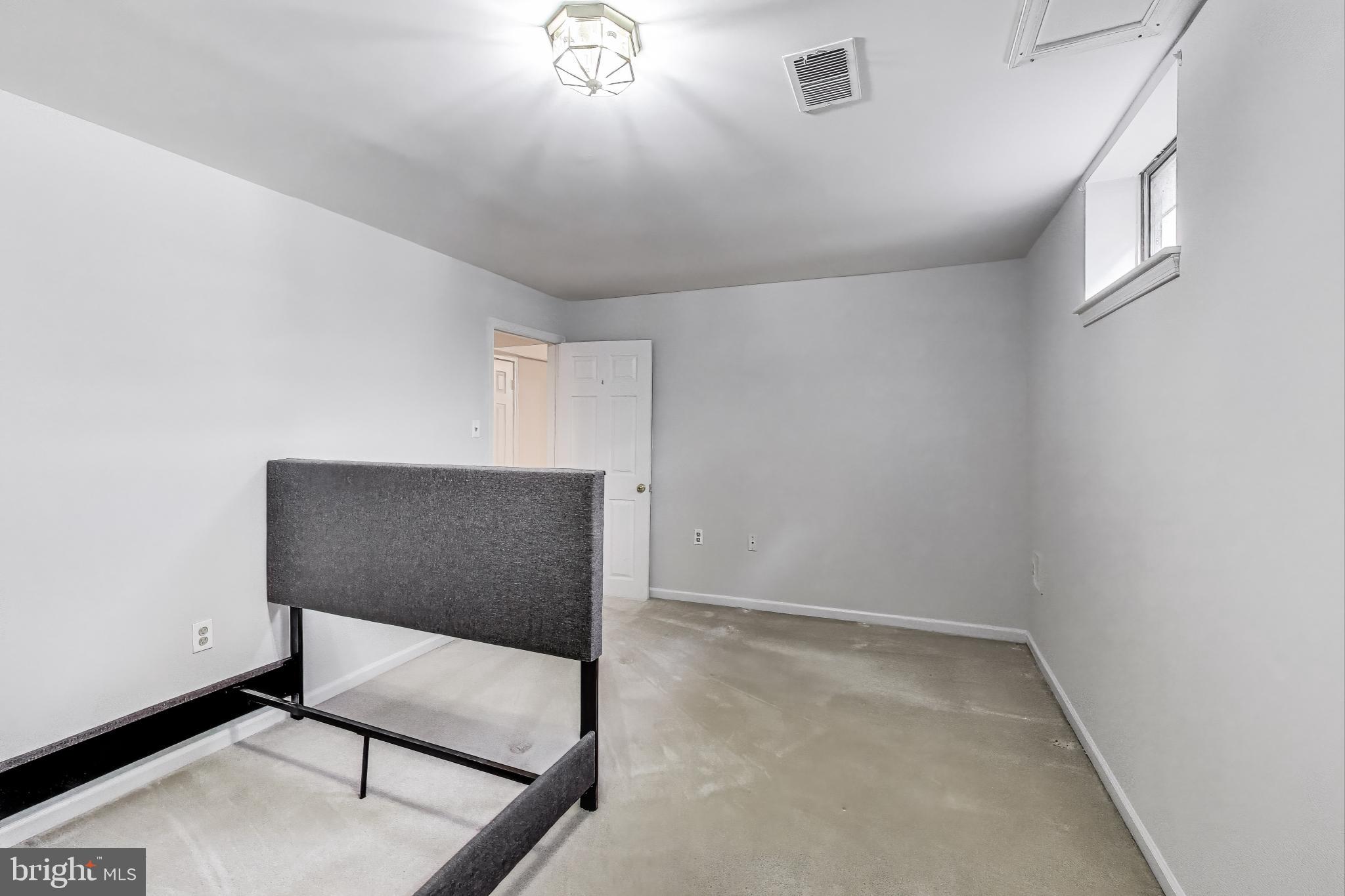 WASHINGTONIAN WOODS - Residential