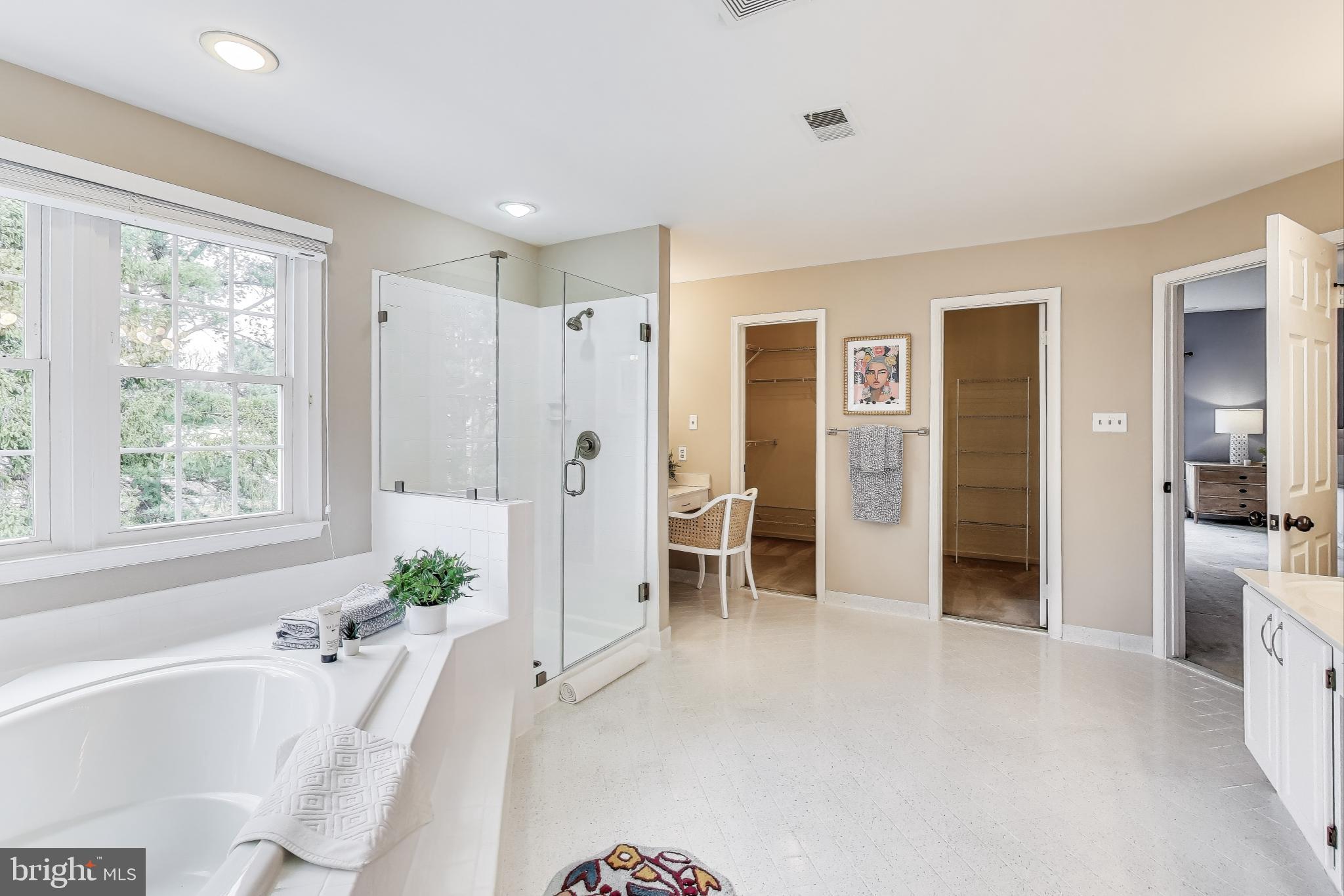 WASHINGTONIAN WOODS - Residential