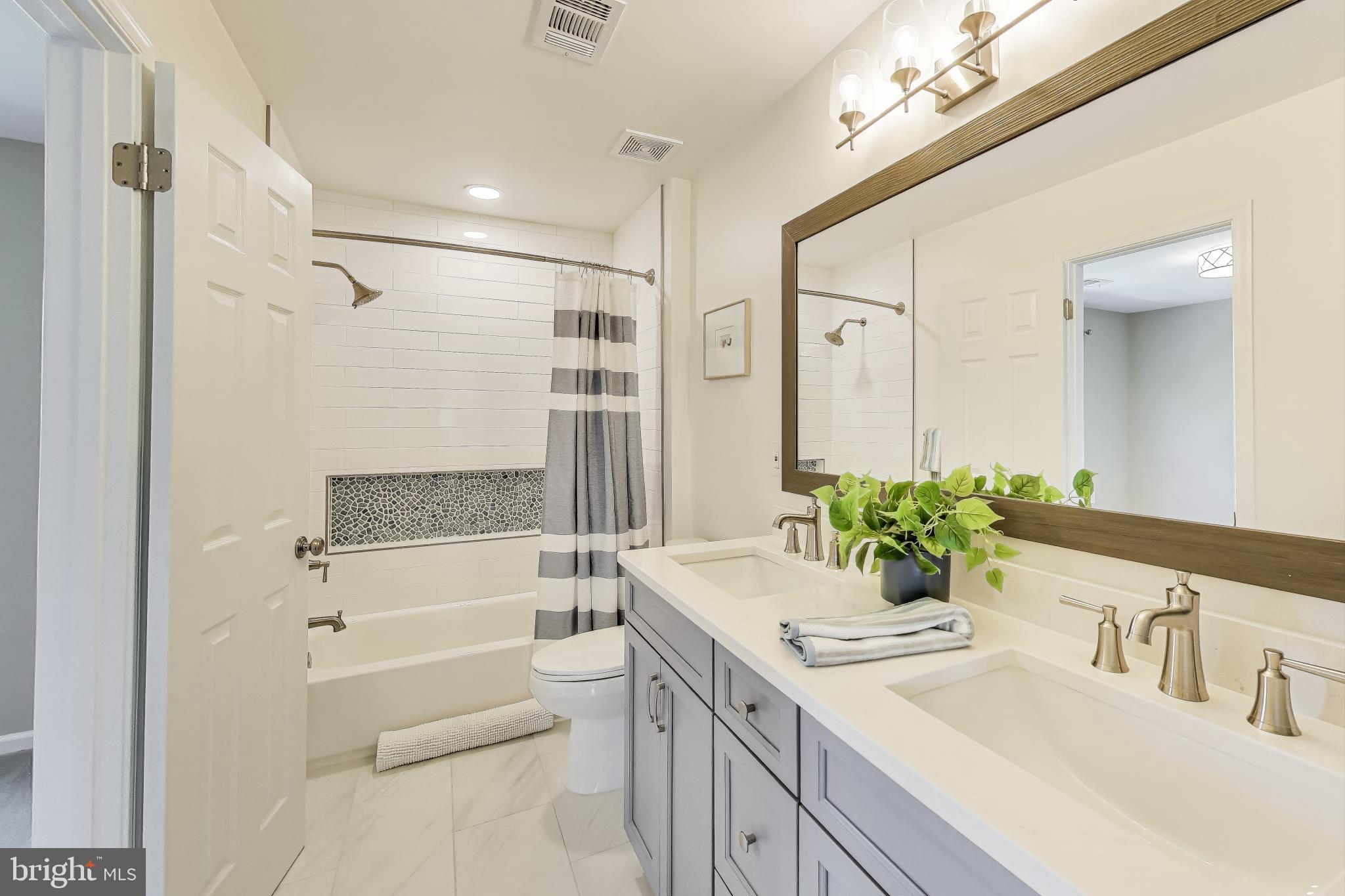 WASHINGTONIAN WOODS - Residential