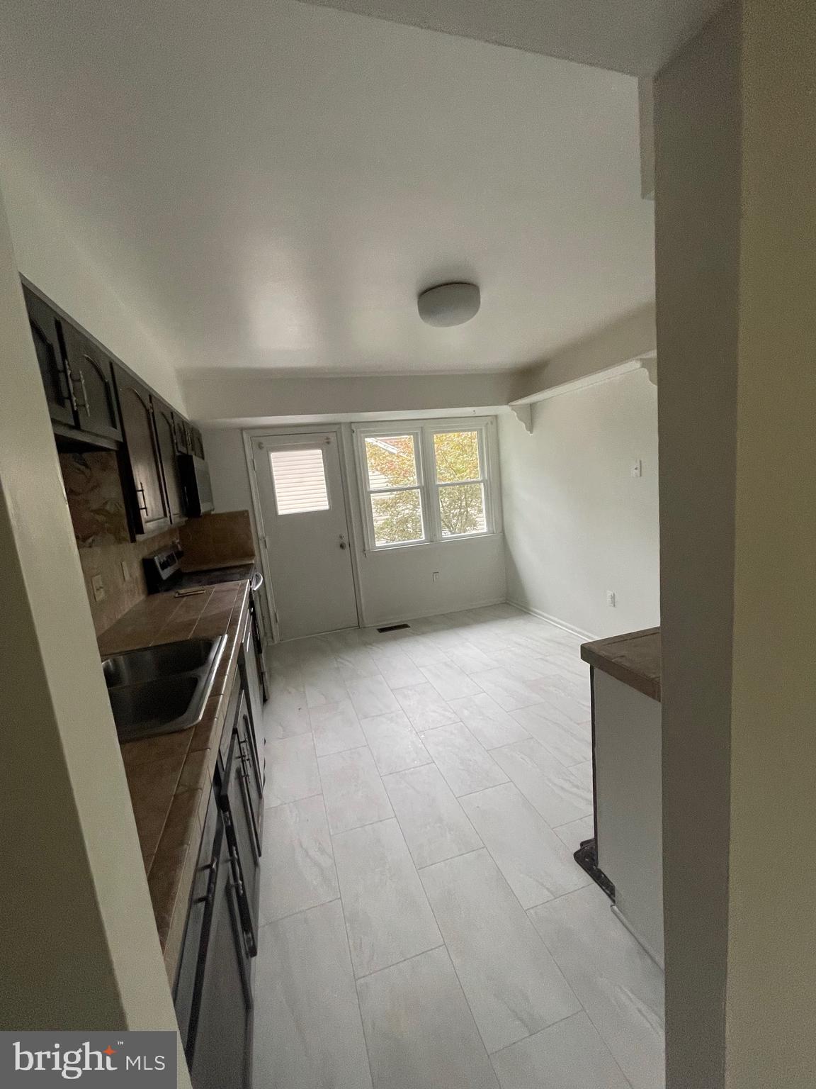 LONGWOOD KNOLLS - Residential Lease