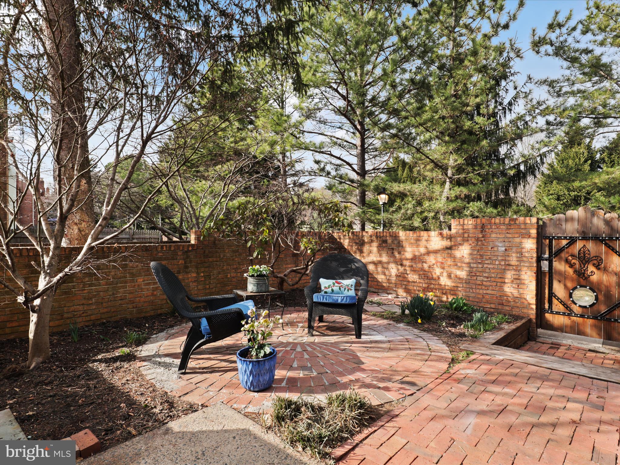 PINECREST HEIGHTS - Residential