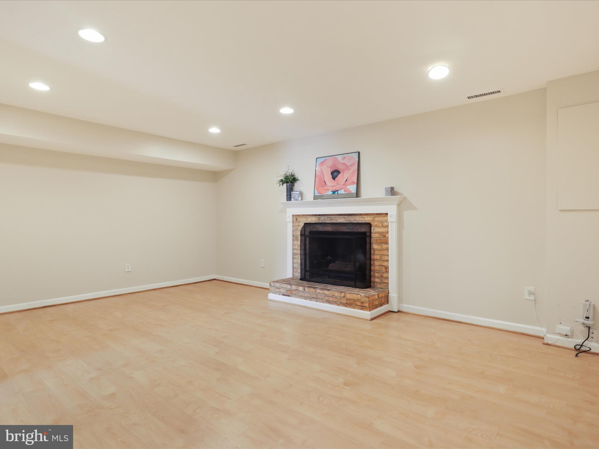 PINECREST HEIGHTS - Residential