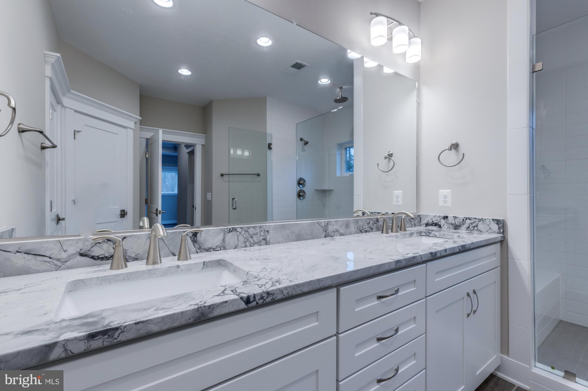 HILLWOOD - Residential