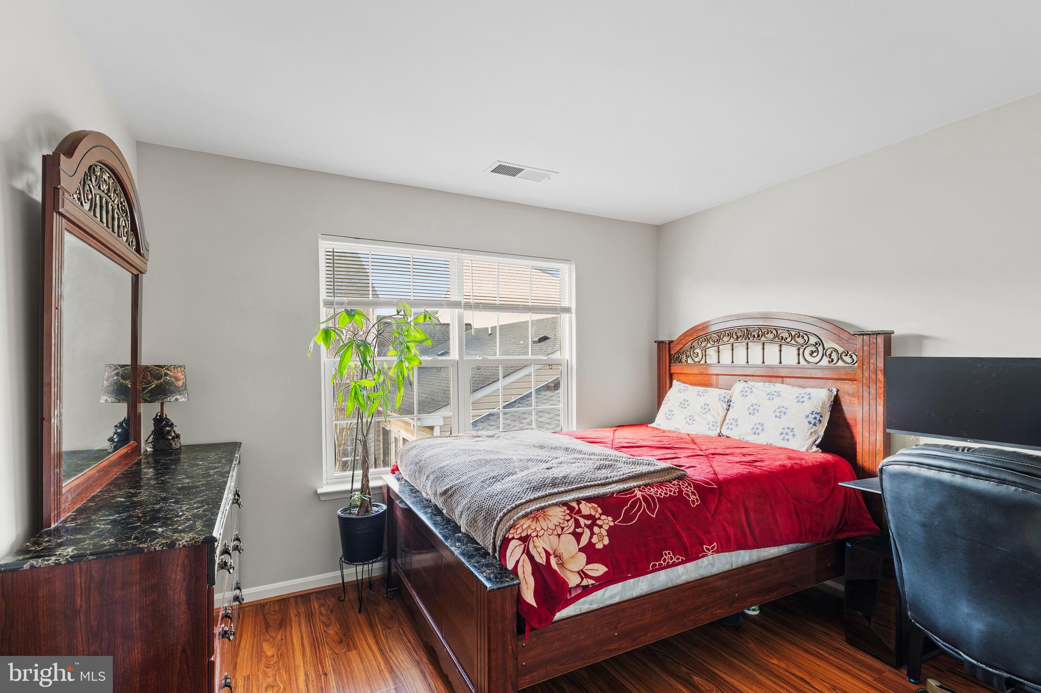 SIGNATURE AT BROADLANDS - Residential