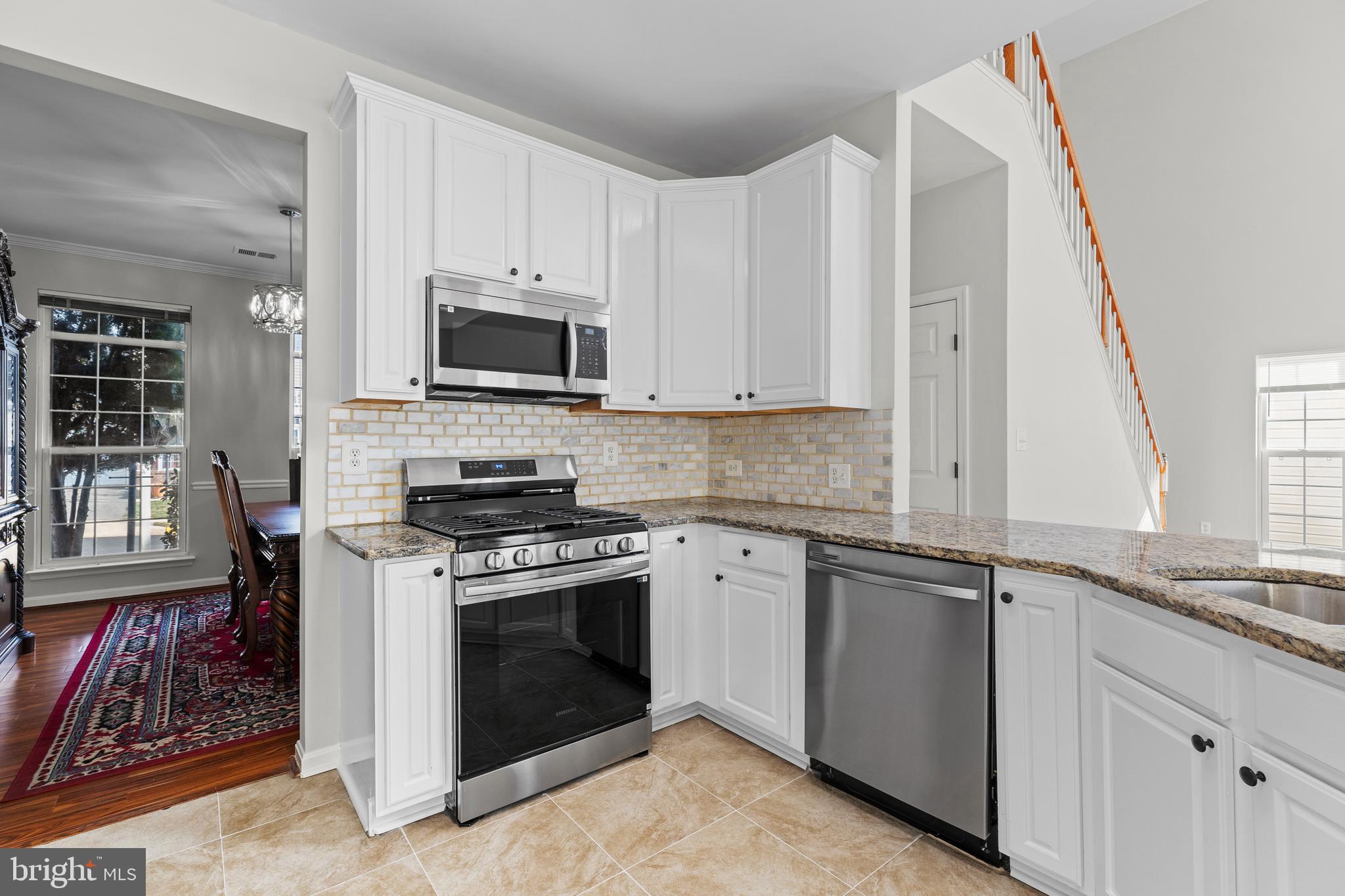 SIGNATURE AT BROADLANDS - Residential