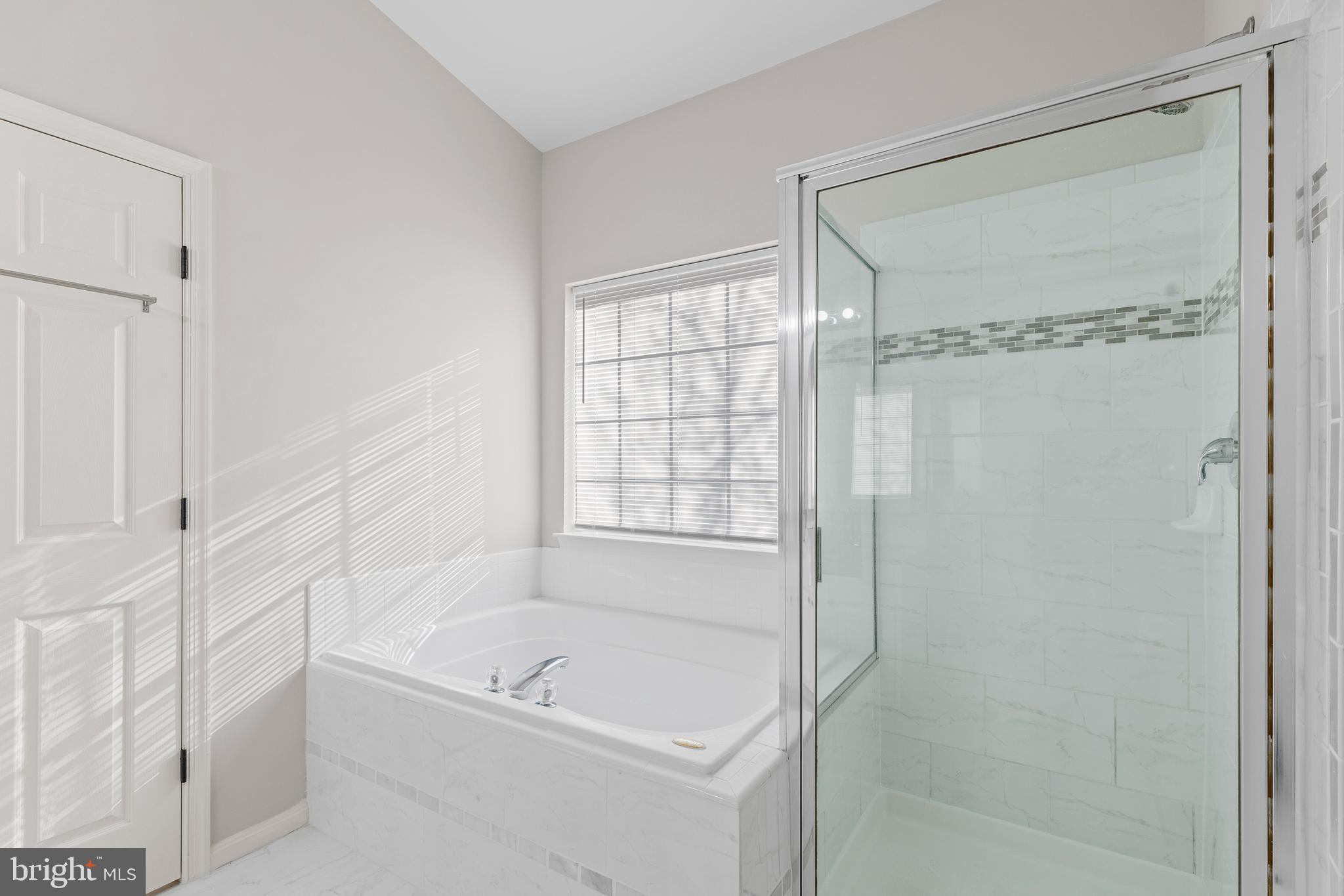 SIGNATURE AT BROADLANDS - Residential