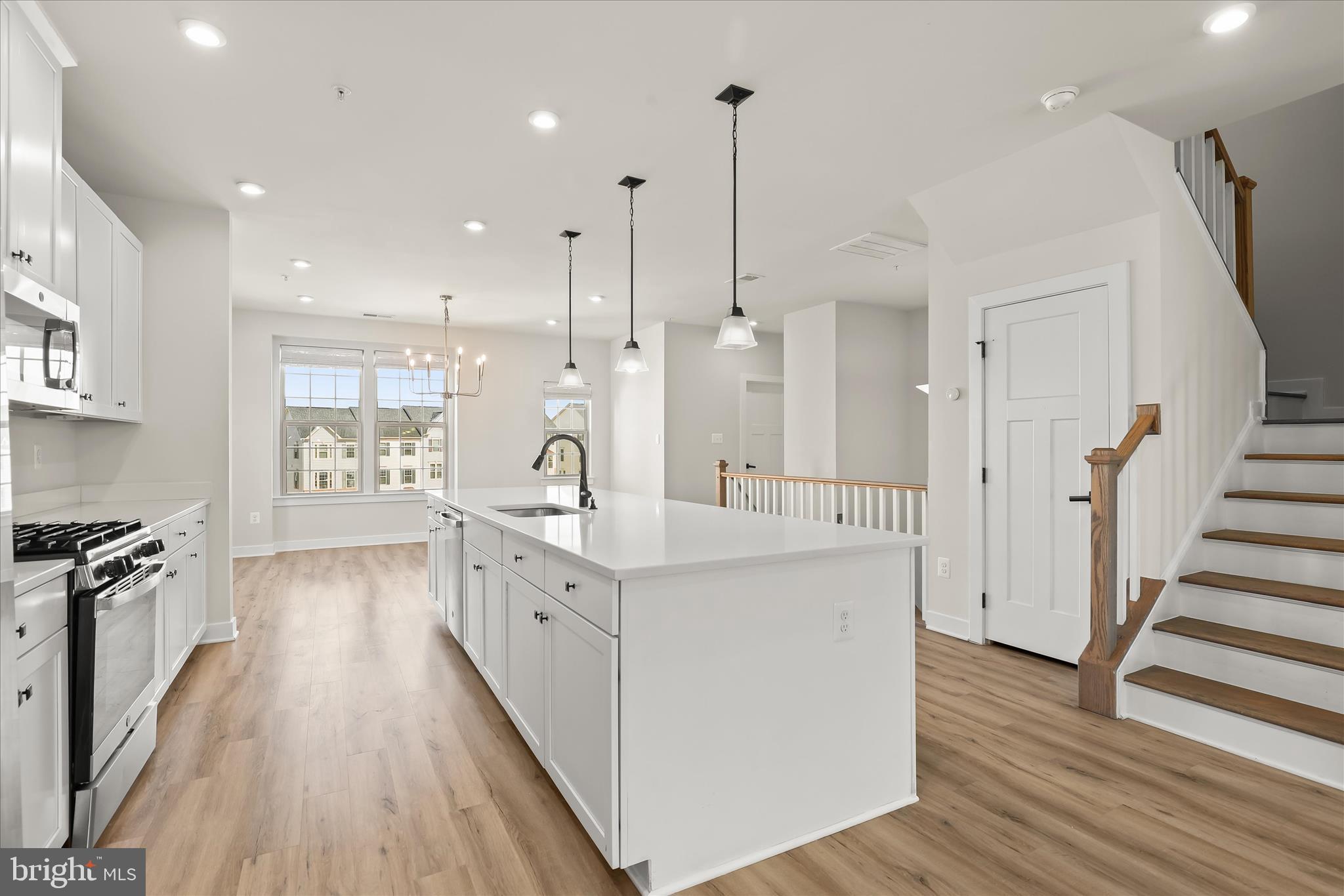 OAKDALE VILLAGE - Residential