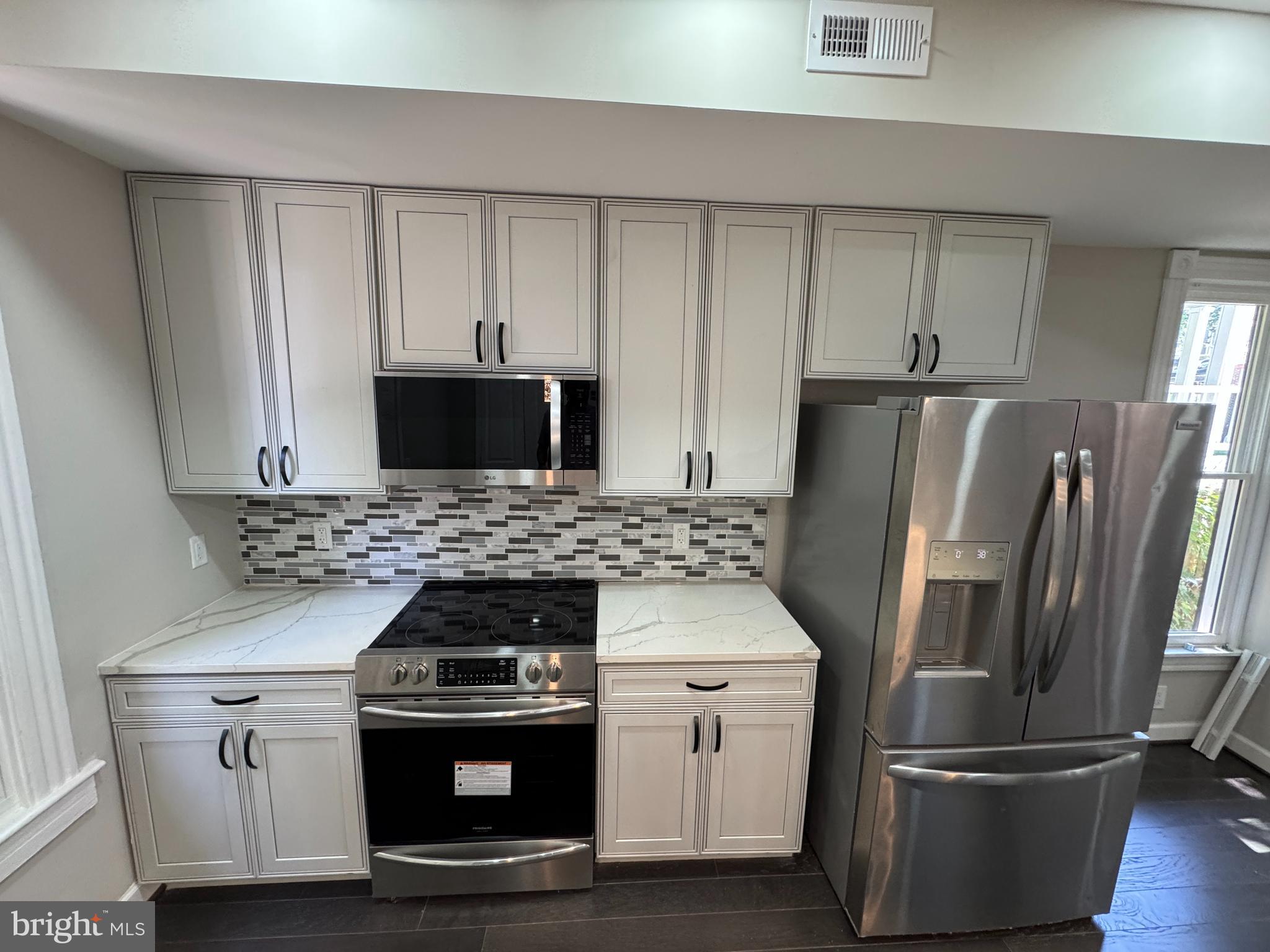 1358 VALLEY PLACE SE