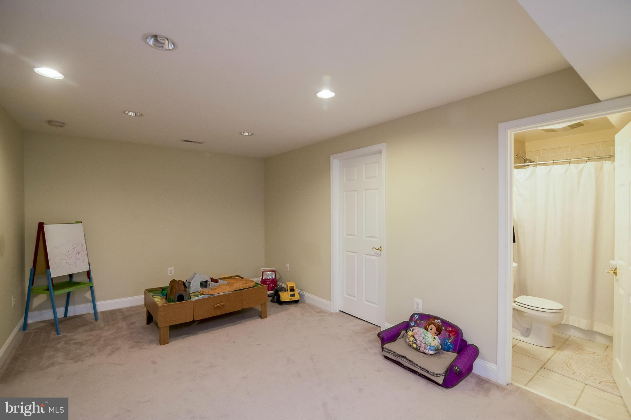 THE OVERLOOK AT BROAD CREEK - Residential