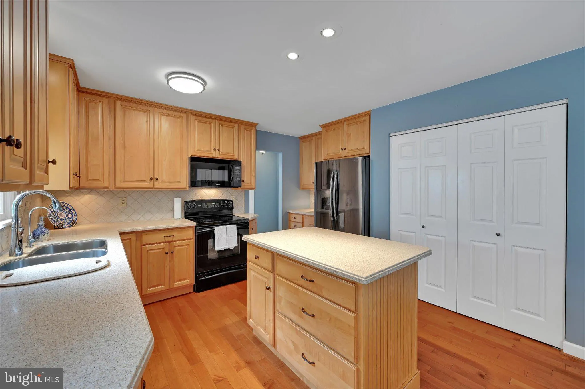 Denver, Pennsylvania 17517, United States, 4 Bedrooms Bedrooms, ,3 BathroomsBathrooms,Residential,Pending,187502