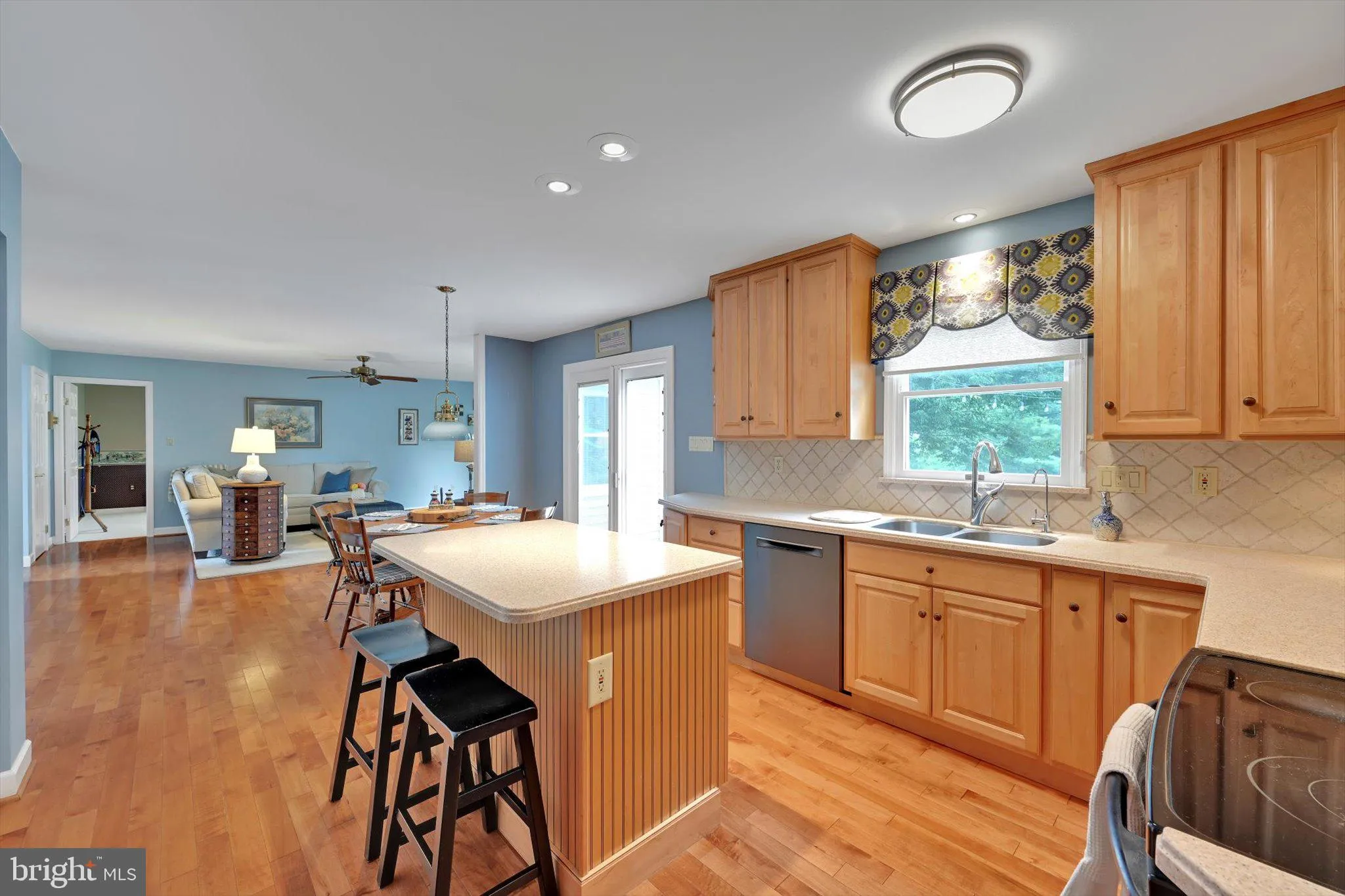 Denver, Pennsylvania 17517, United States, 4 Bedrooms Bedrooms, ,3 BathroomsBathrooms,Residential,Pending,187502