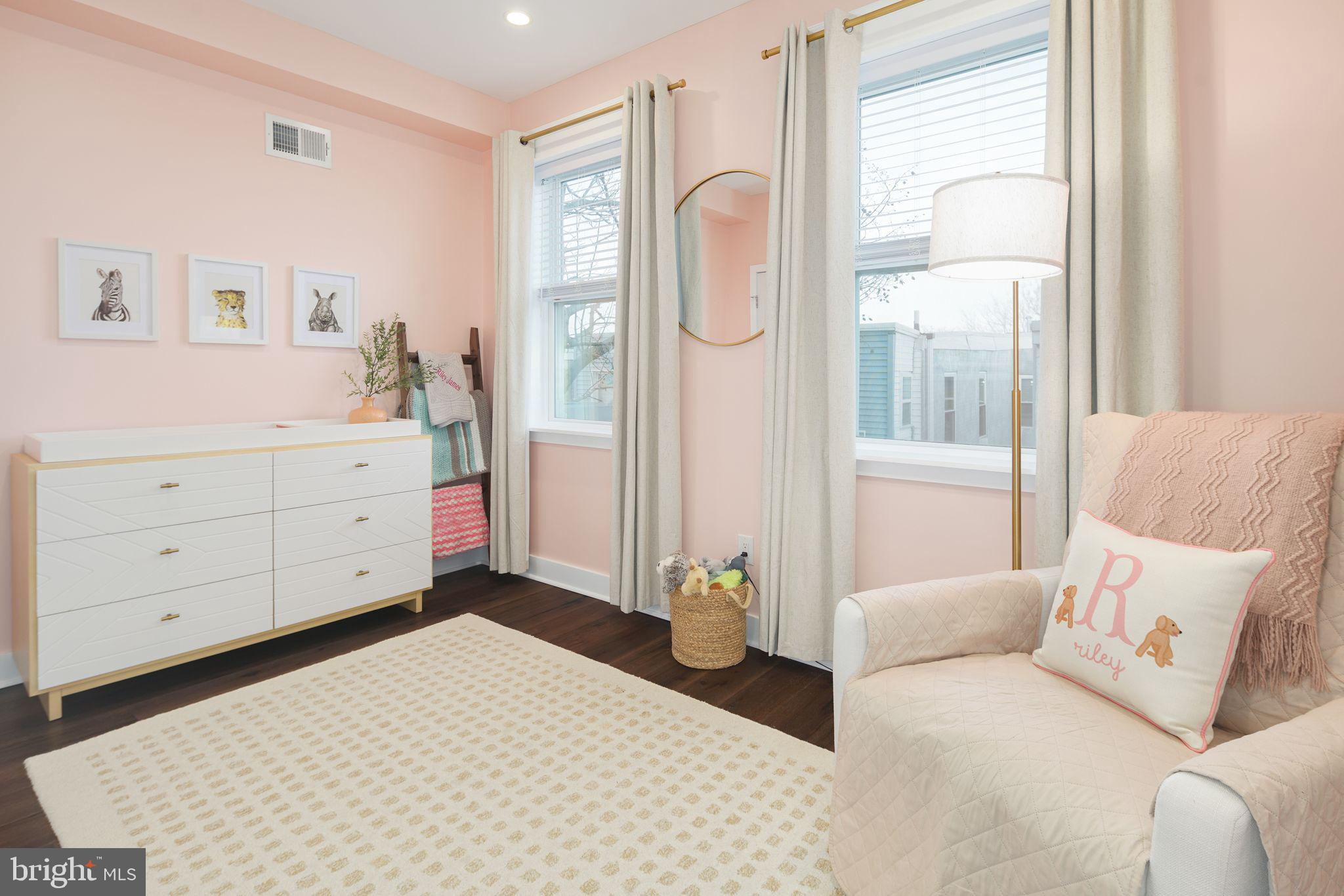 POINT BREEZE - Residential