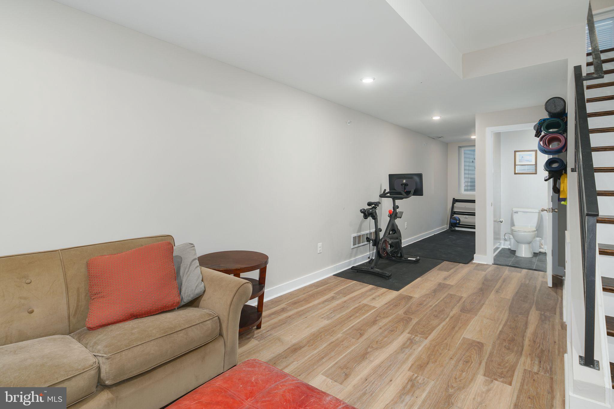 POINT BREEZE - Residential