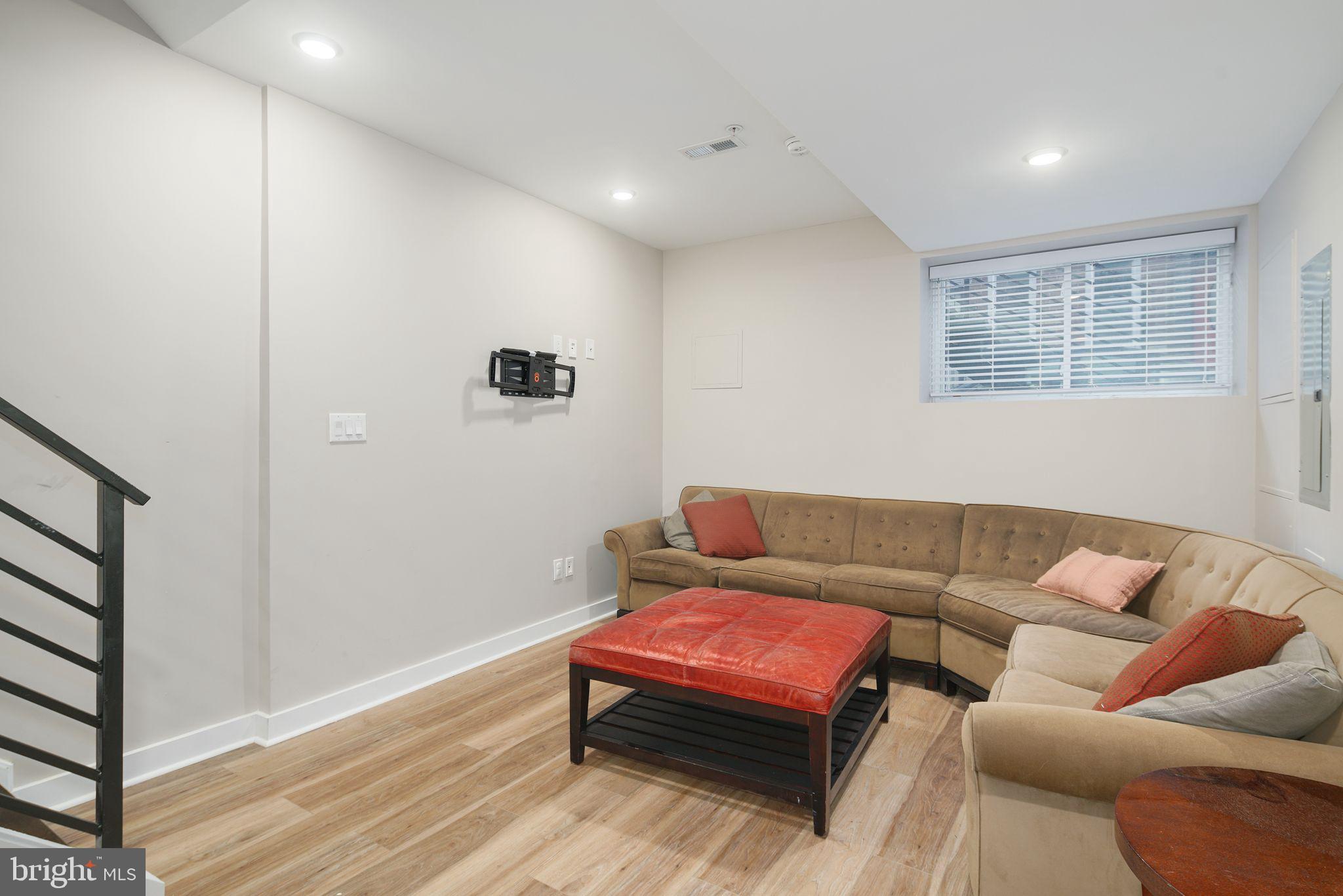 POINT BREEZE - Residential