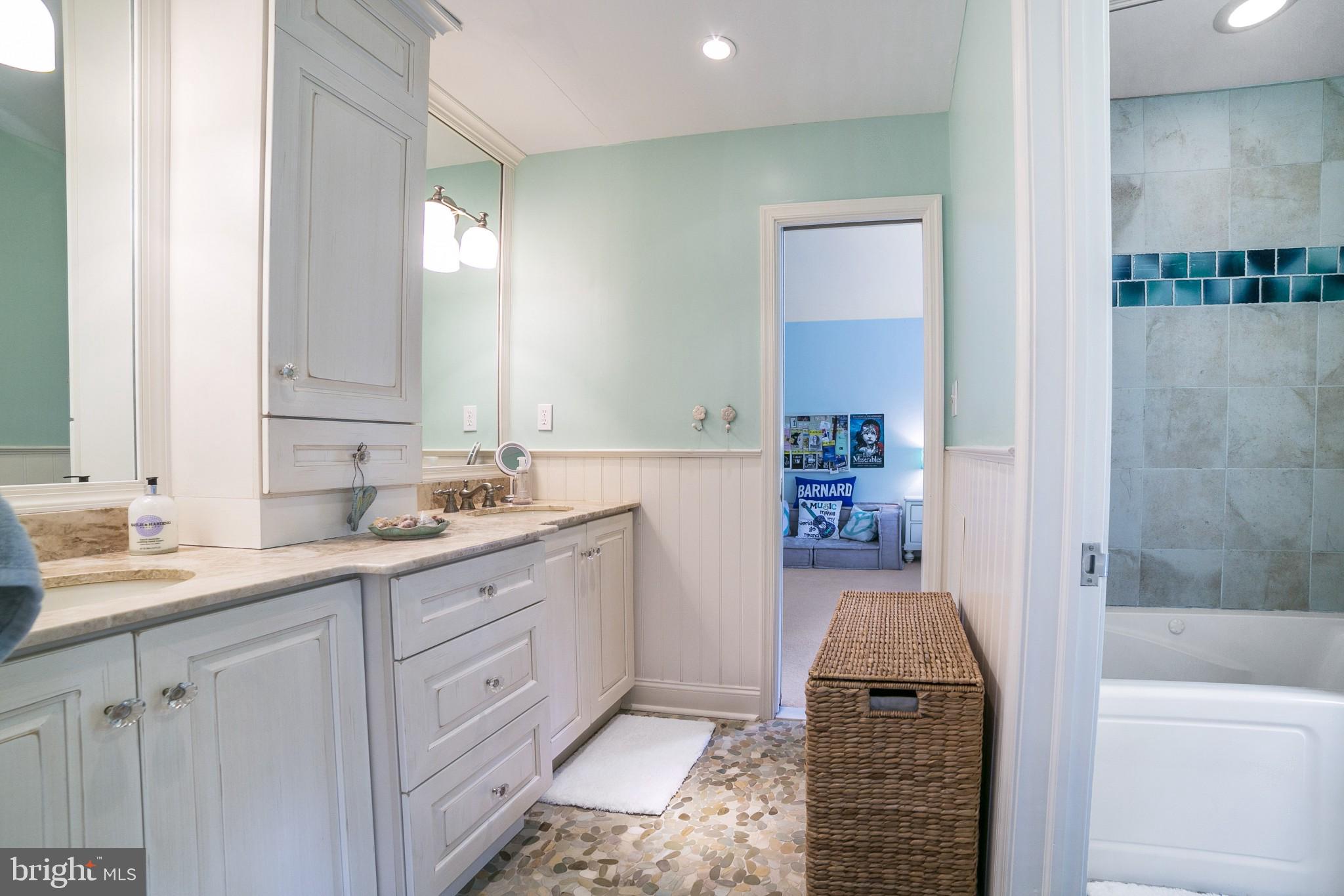 OVERLOOK - Residential