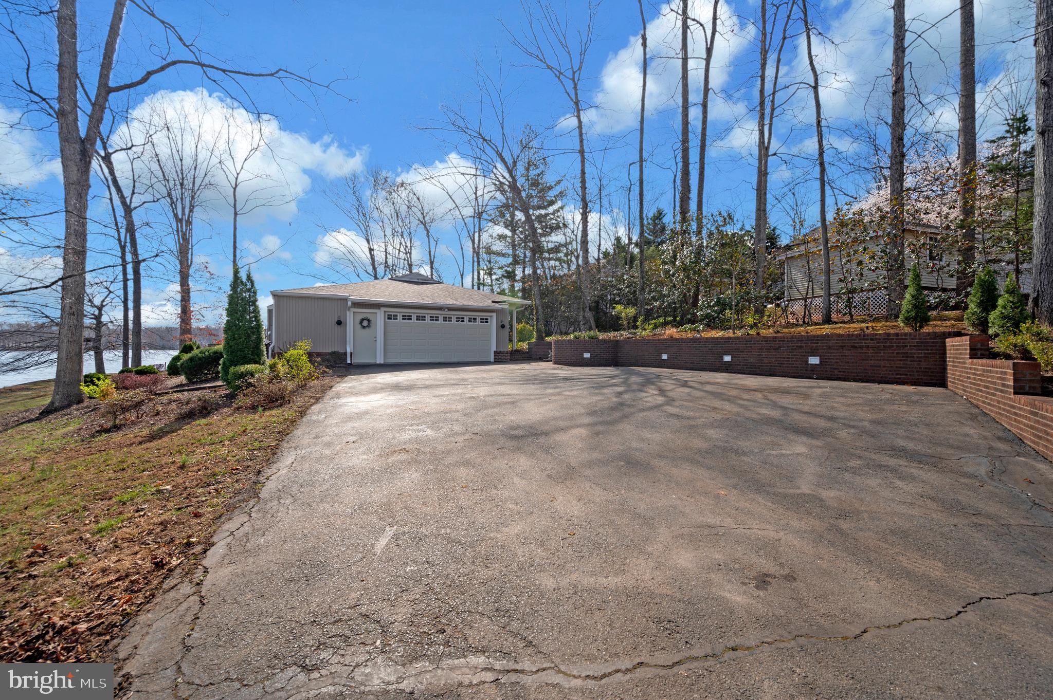 LAKE OF THE WOODS - Residential