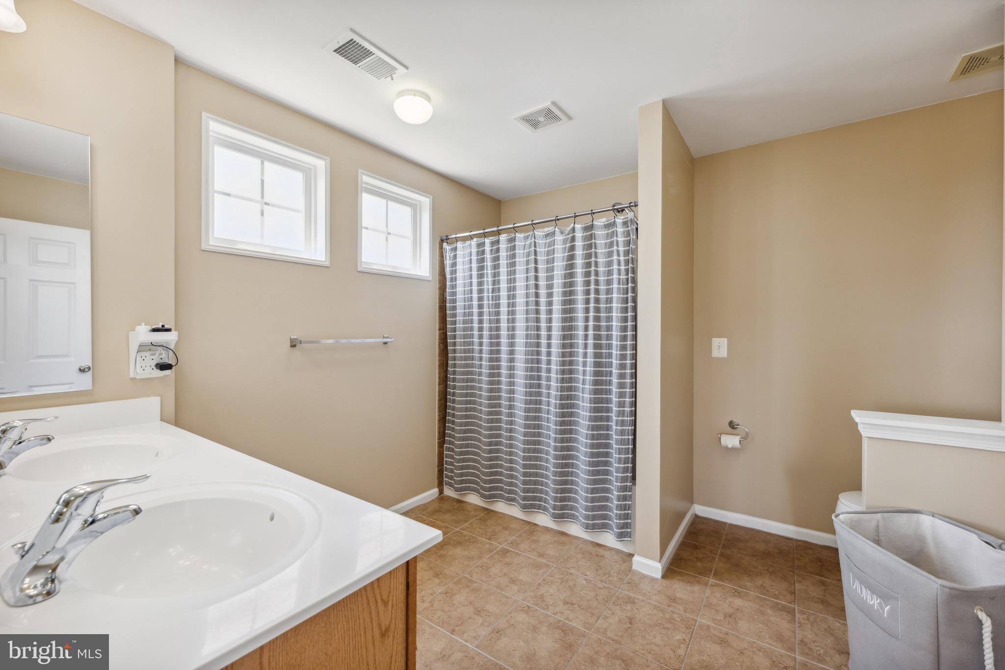 LAKELAND PLACE - Residential