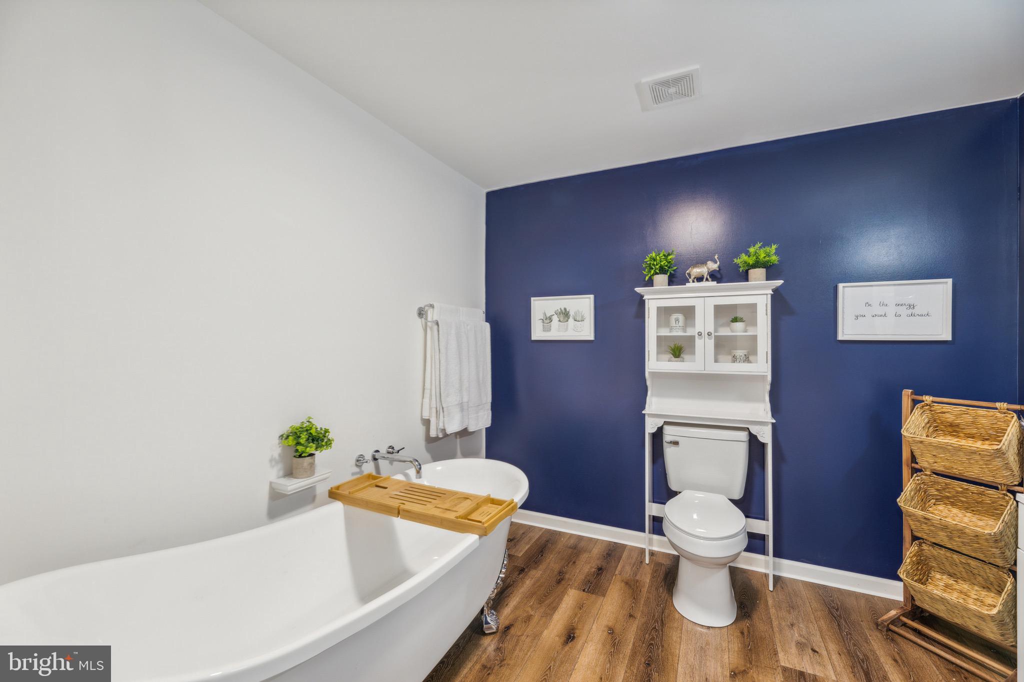 LAKELAND PLACE - Residential