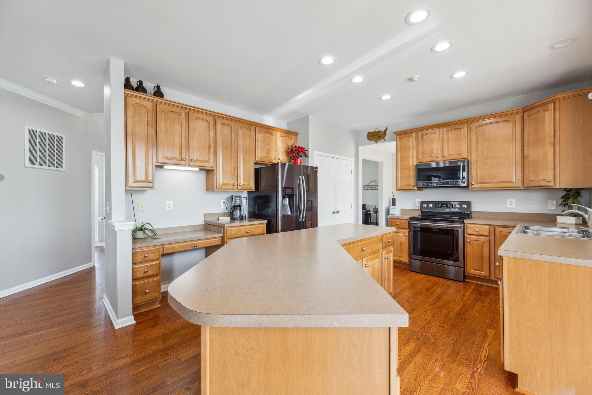 LAKELAND PLACE - Residential