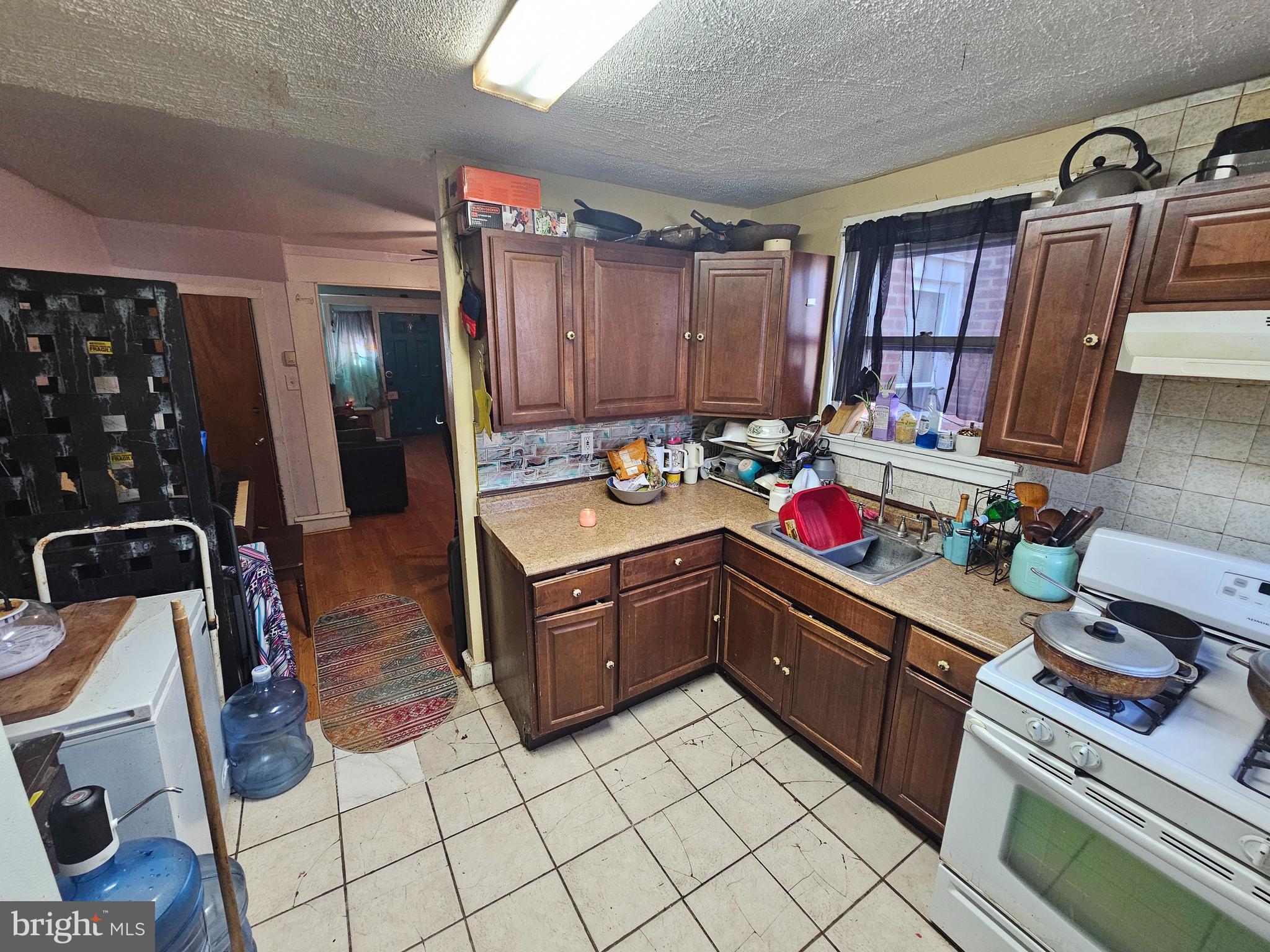 WEST OAK LANE - Residential