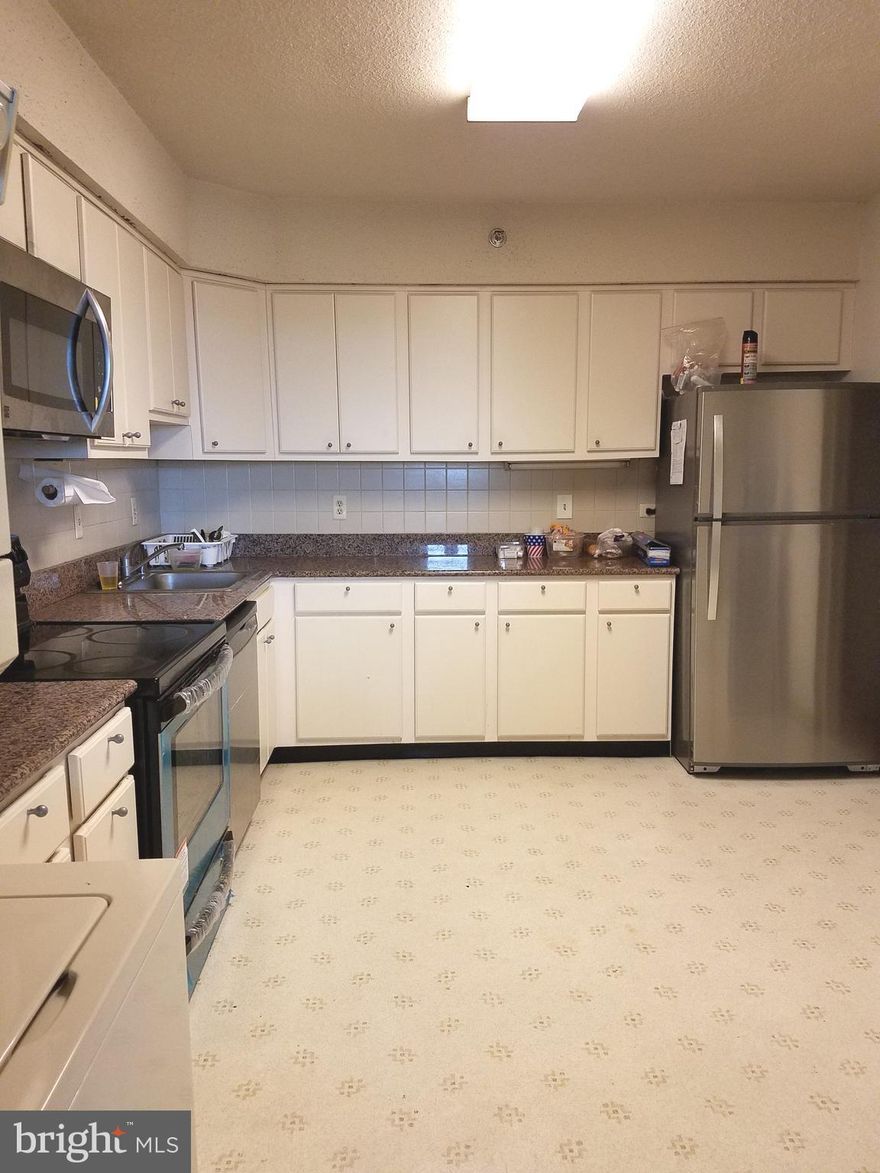 Price Reduced $10000. $1000 BONUS FOR A RATIFIED CONTRACT BEFORE 06/30/2018. BEAUTIFUL HOME WITH 1389 SQ FT OF LIVING SPACE. GORGEOUS VIEWS OVERLOOKING THE SKYLINE OF ALEXANDRIA. 2 BEDS & 2 FULL BATH. GRANITE COUNTER TOPS. SS APPLIANCES. CLOSE TO SHOPPING,  (10 MILES AWAY FROM DC). 24 HOUR SECURITY. CONTROLLED ACCESS. WILL REPLACE STOVE. MOTIVATED SELLER. BUILDING WAS RENOVATED LATE 2017.