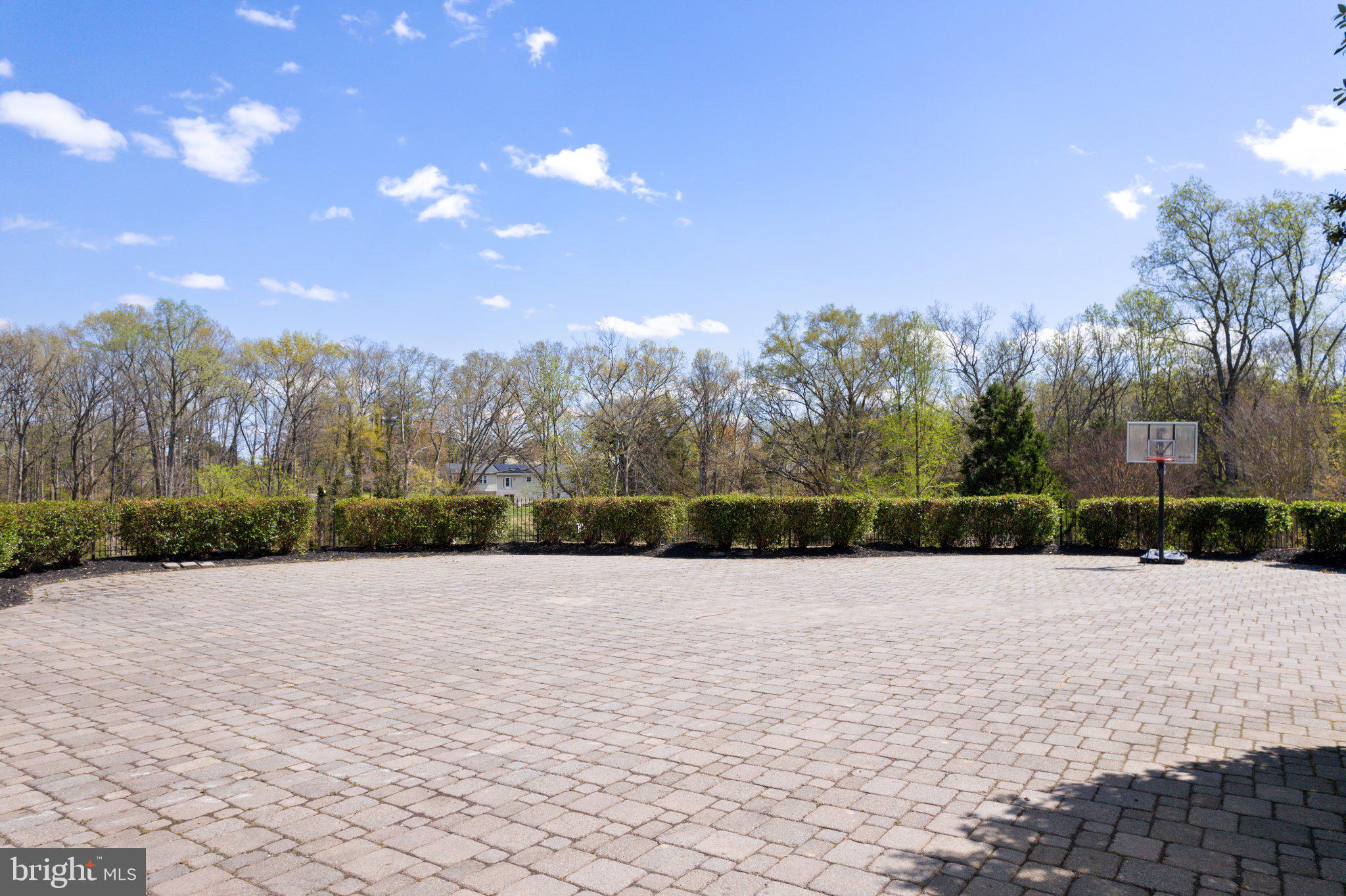 KENDALL KNOLLS - Residential