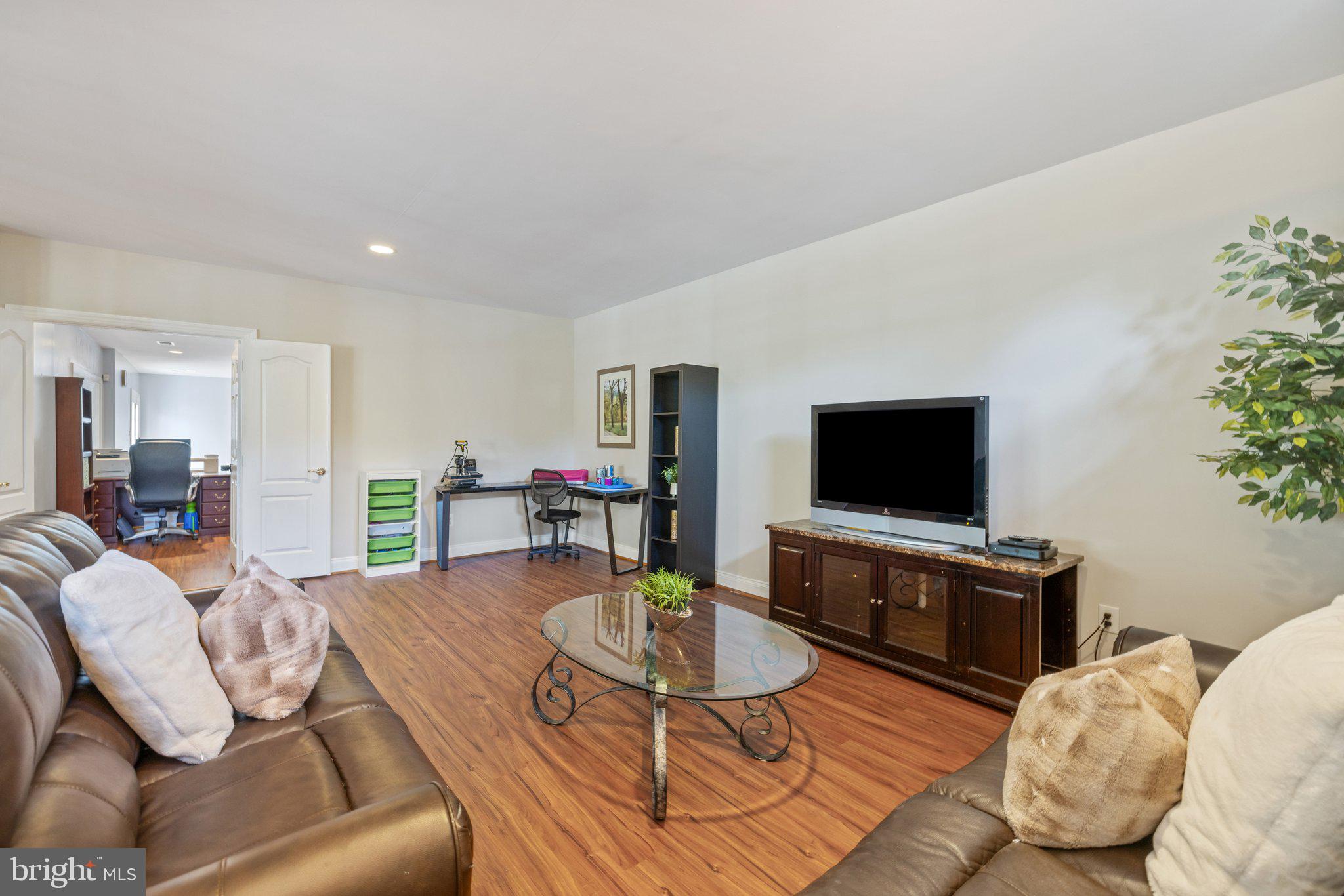 KENDALL KNOLLS - Residential