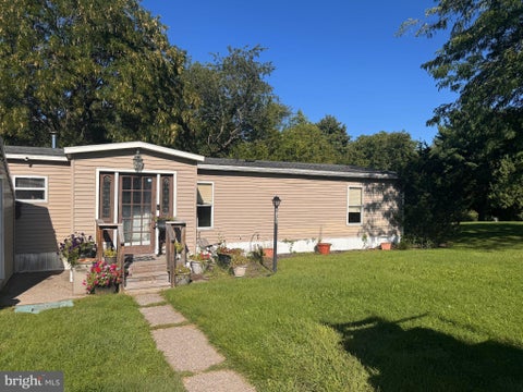 Mobile Home For Sale - 6175 Seanor Court<br/> SLATINGTON, PA 18080